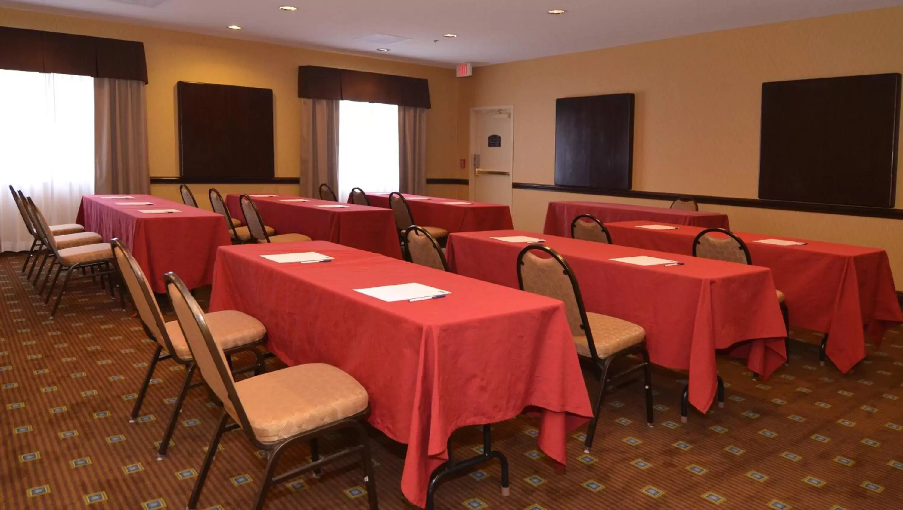 Meeting/conference room in Holiday Inn Express Hotel & Suites San Antonio-Airport North, an IHG Hotel