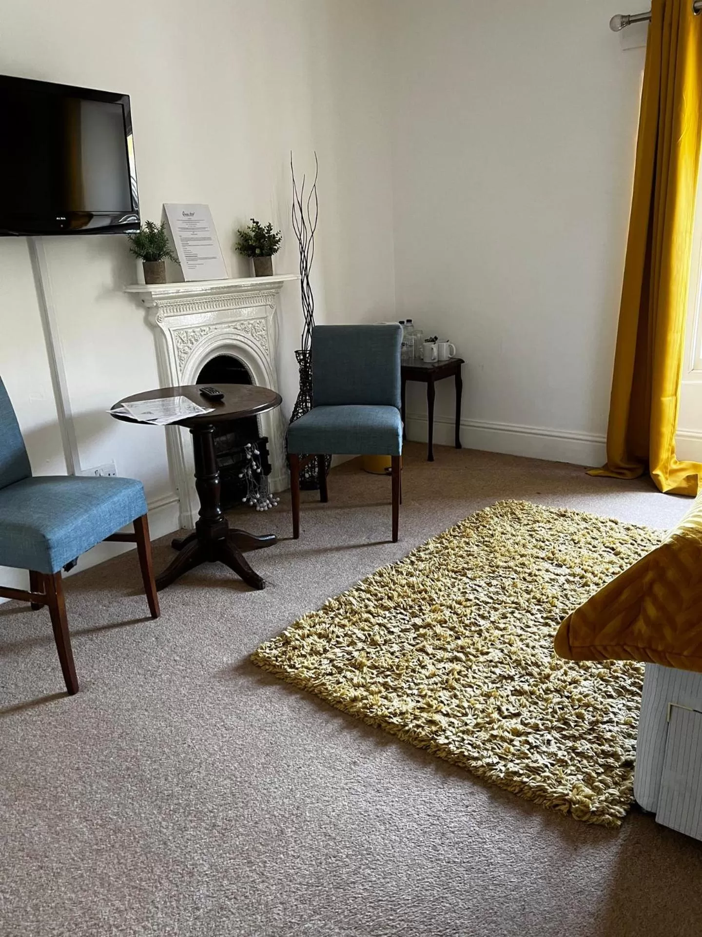 Photo of the whole room in Queens Hotel