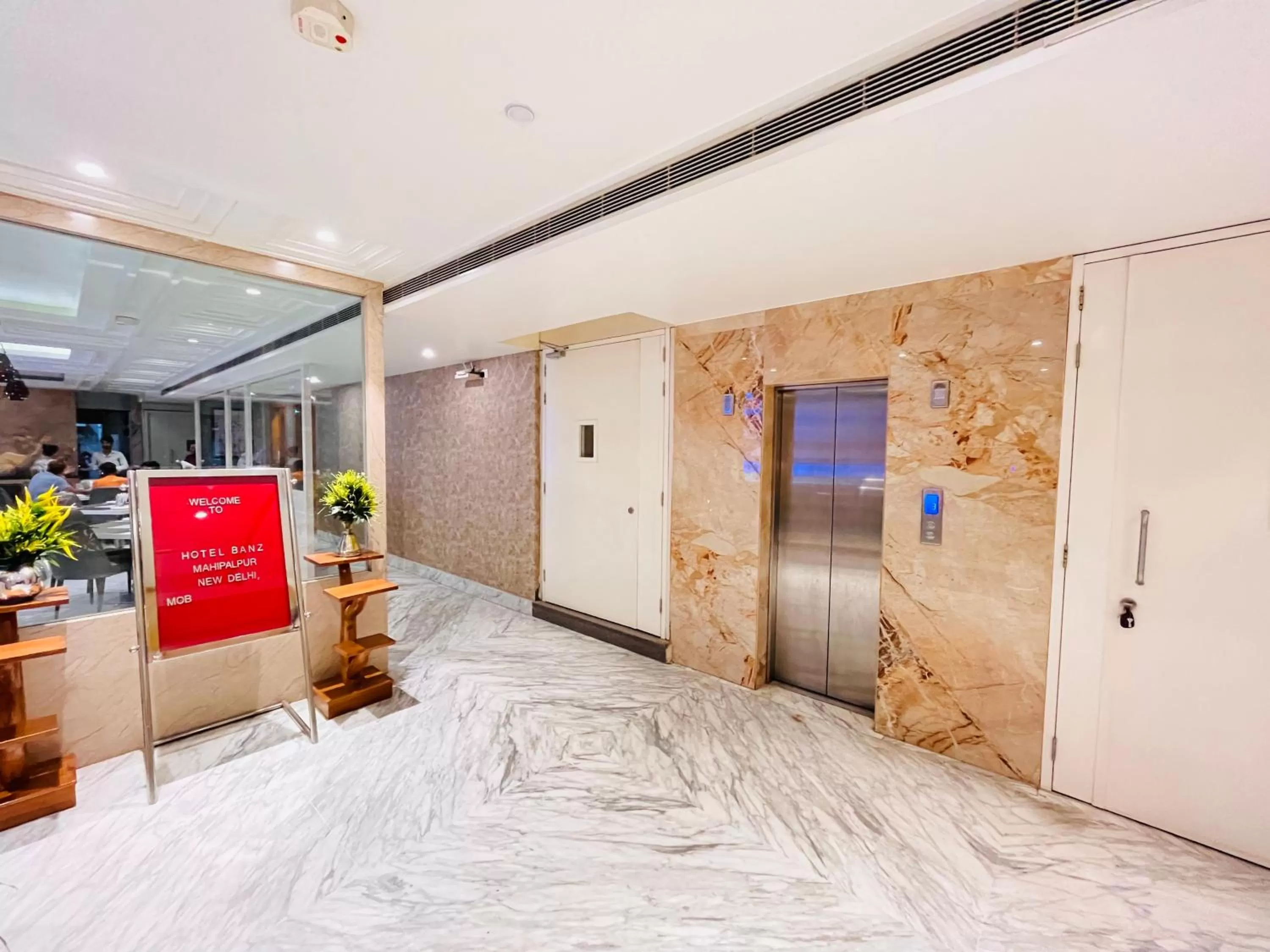 Facade/entrance in Hotel Banz near Delhi Airport