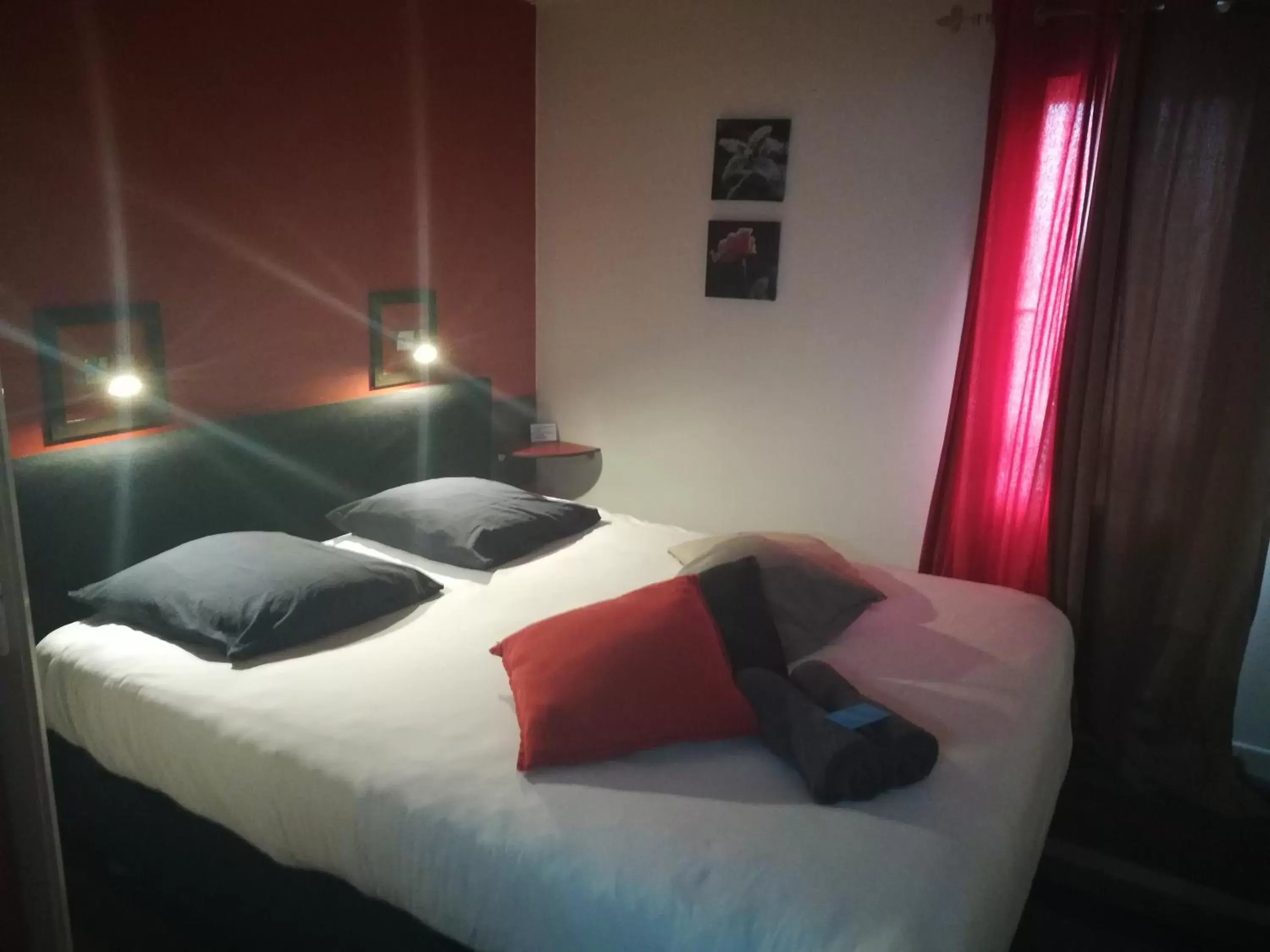 Staff, Bed in Kyriad Direct Saintes