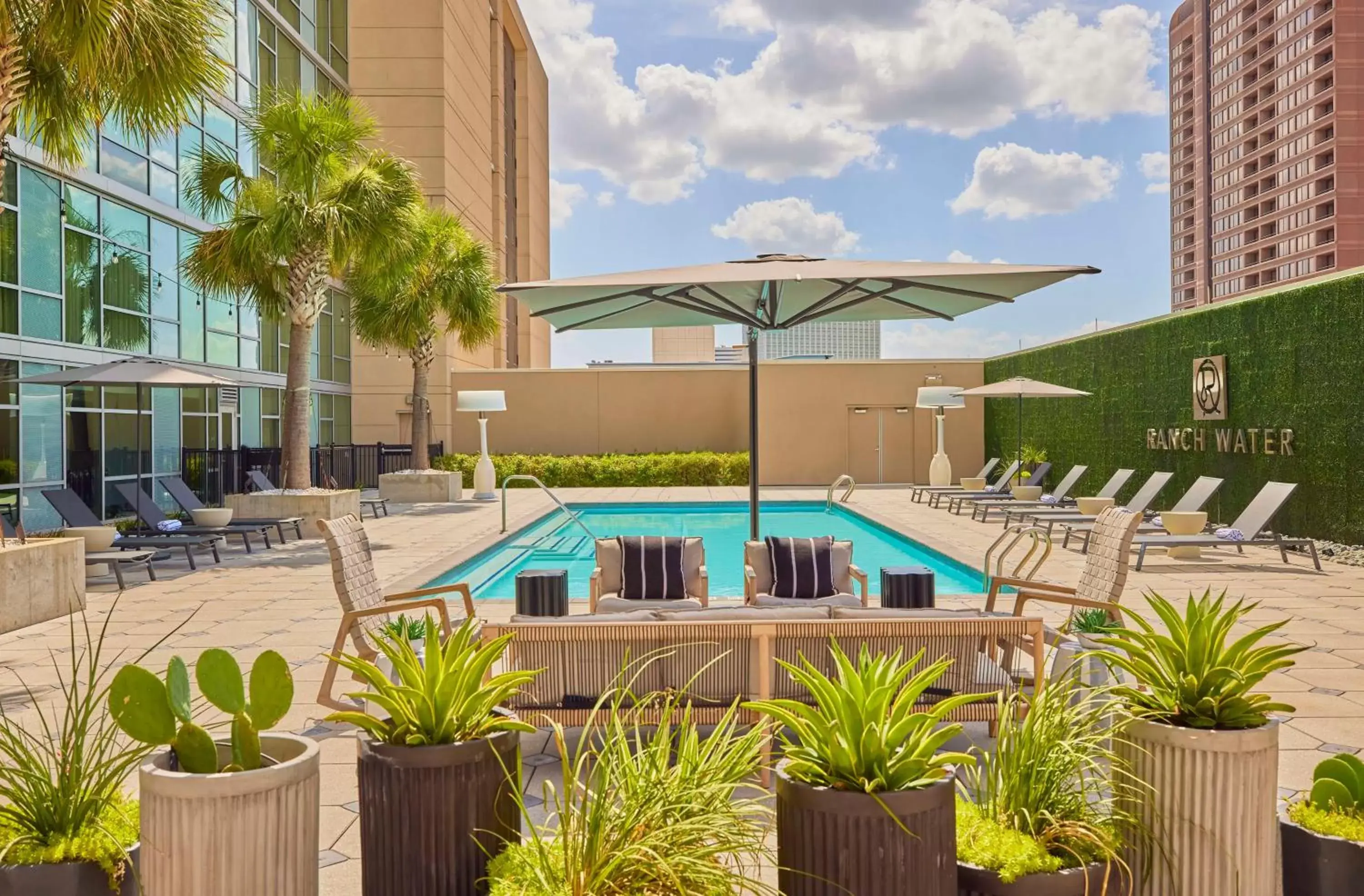 Swimming Pool in Hyatt Regency Houston Galleria