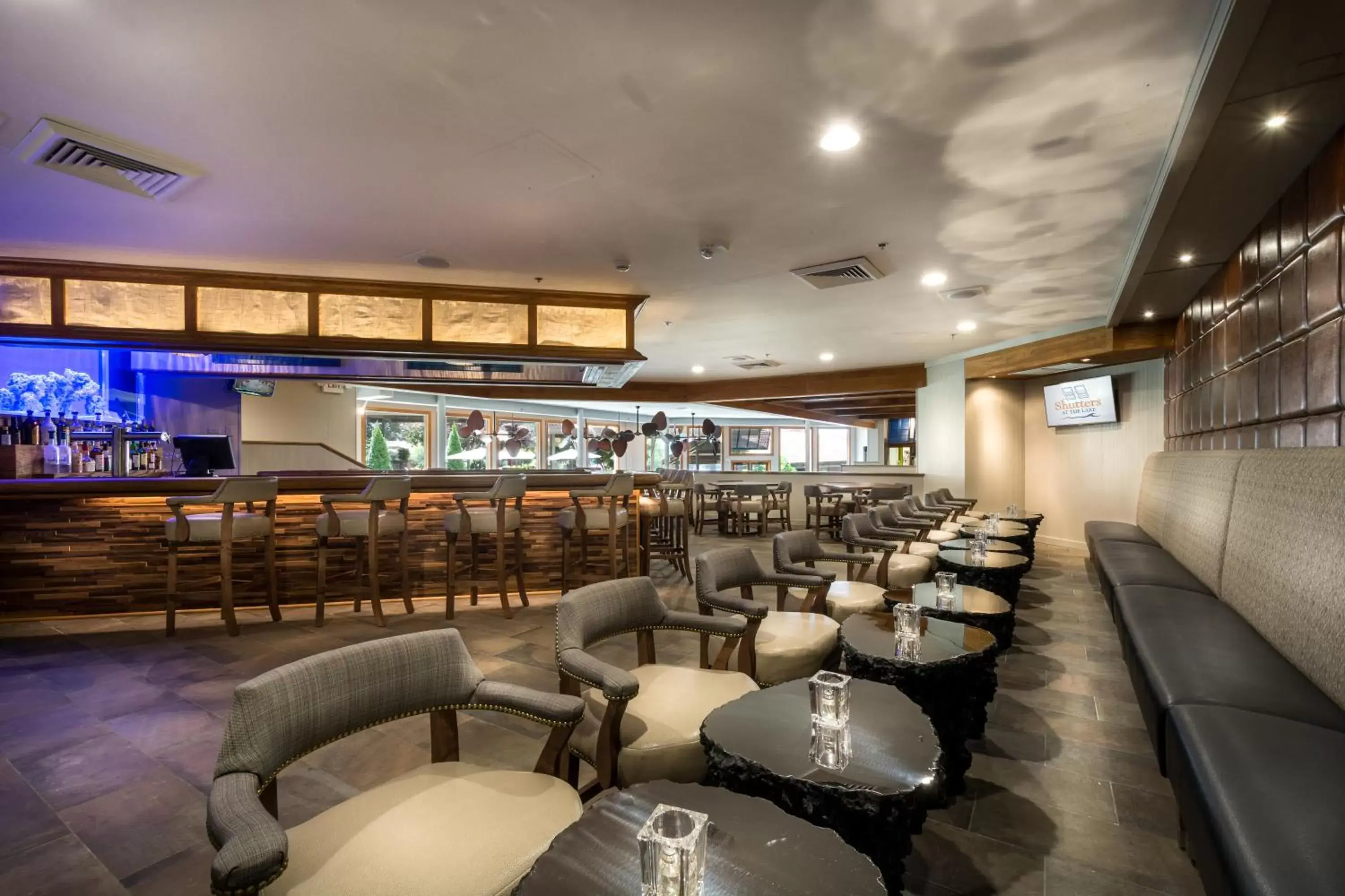 Lounge or bar, Restaurant/Places to Eat in Lodge of Four Seasons Golf Resort, Marina & Spa