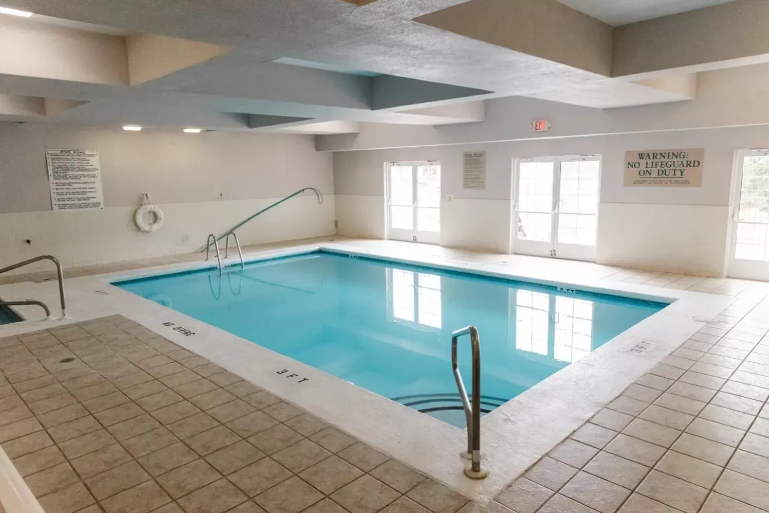 Swimming Pool in Country Inn & Suites by Radisson, Helen, GA