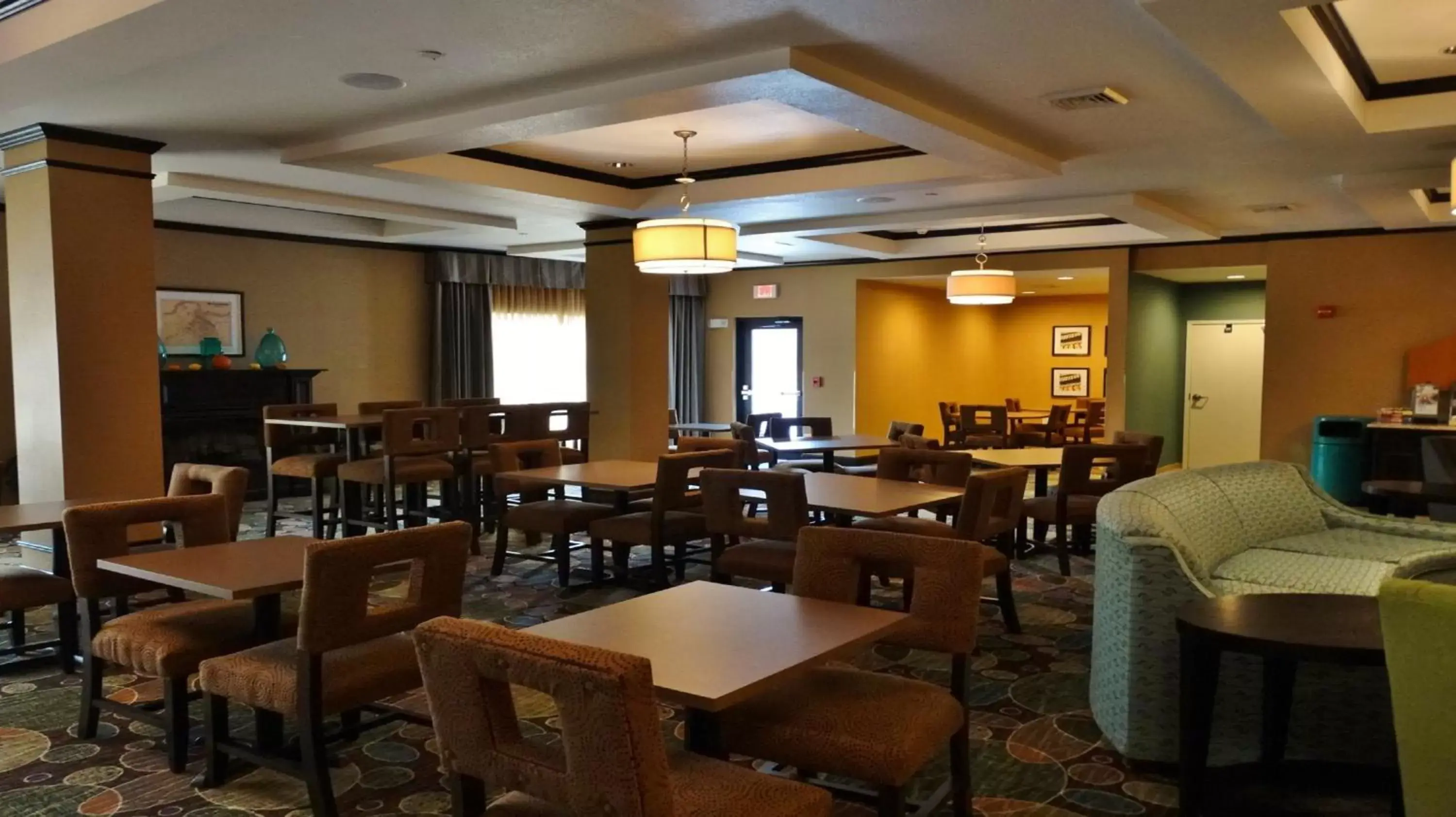 Restaurant/Places to Eat in Holiday Inn Express and Suites Montgomery, an IHG Hotel