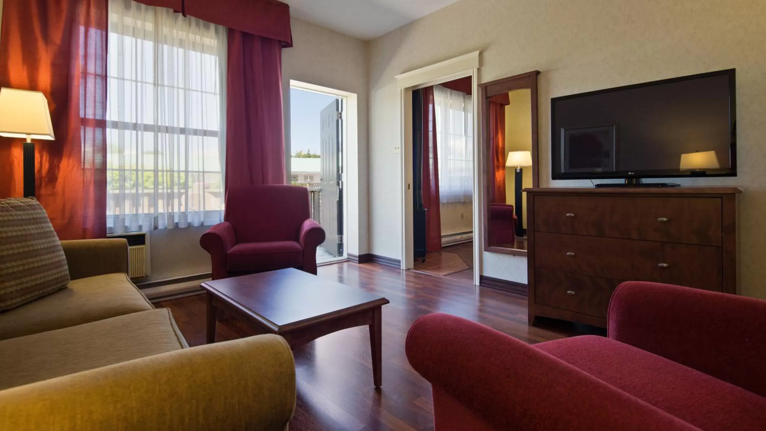 Living room, Seating Area in Best Western Glengarry