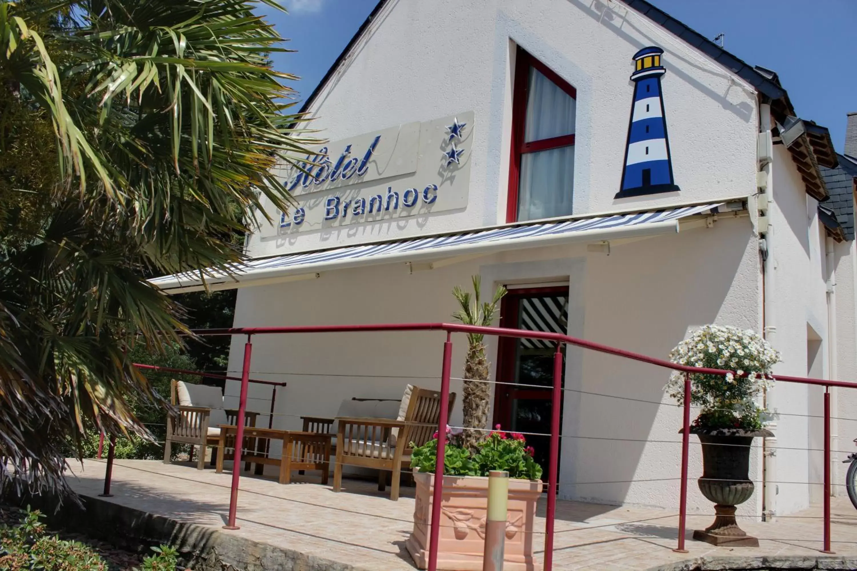 Balcony/Terrace, Property Building in Hotel Le Branhoc - Brit Hotel Auray