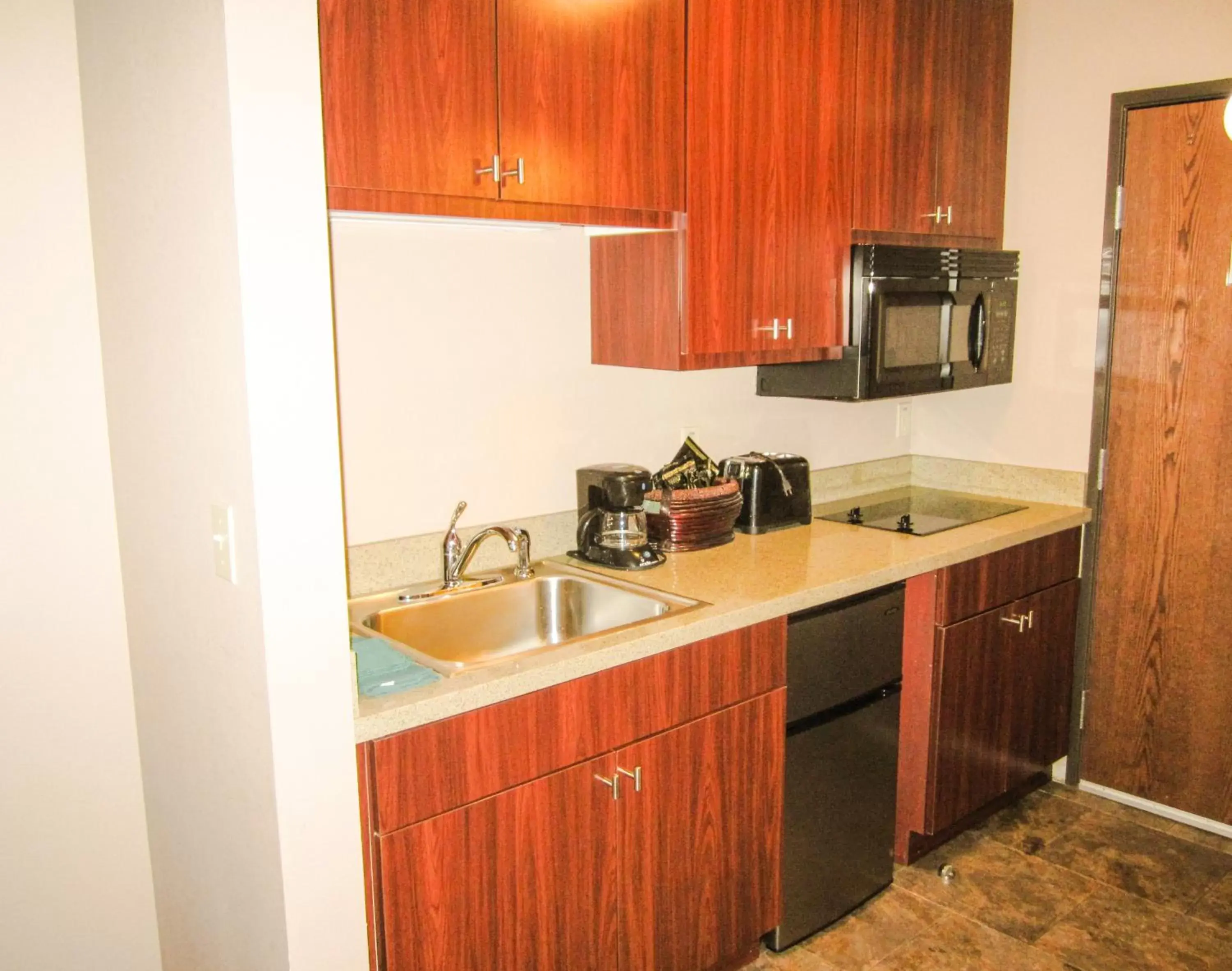 Kitchen or kitchenette, Kitchen/Kitchenette in Bell's Extended Stay and Suites