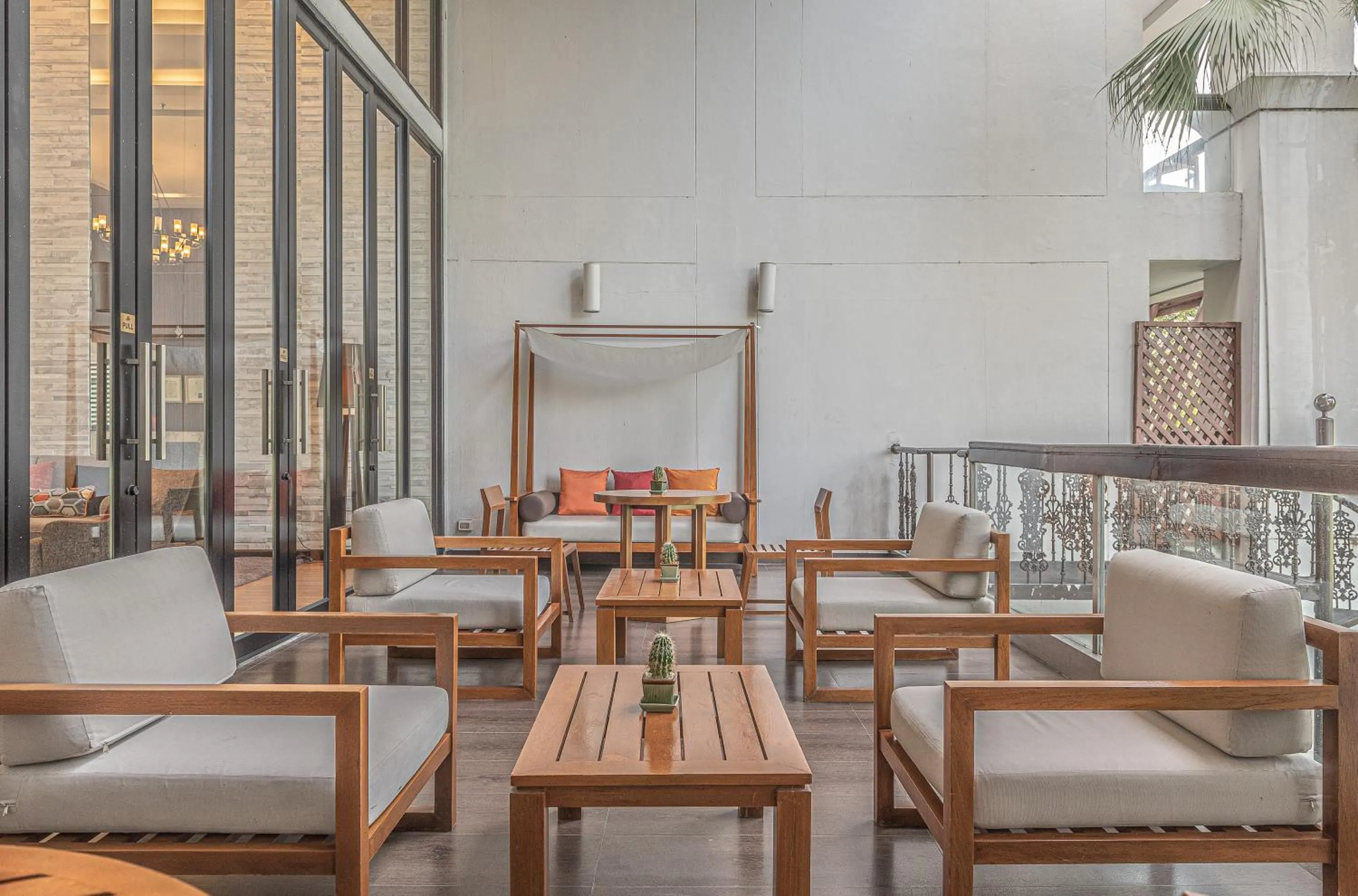 Seating area in Summit Windmill Golf Suite Hotel at Suvarnabhumi