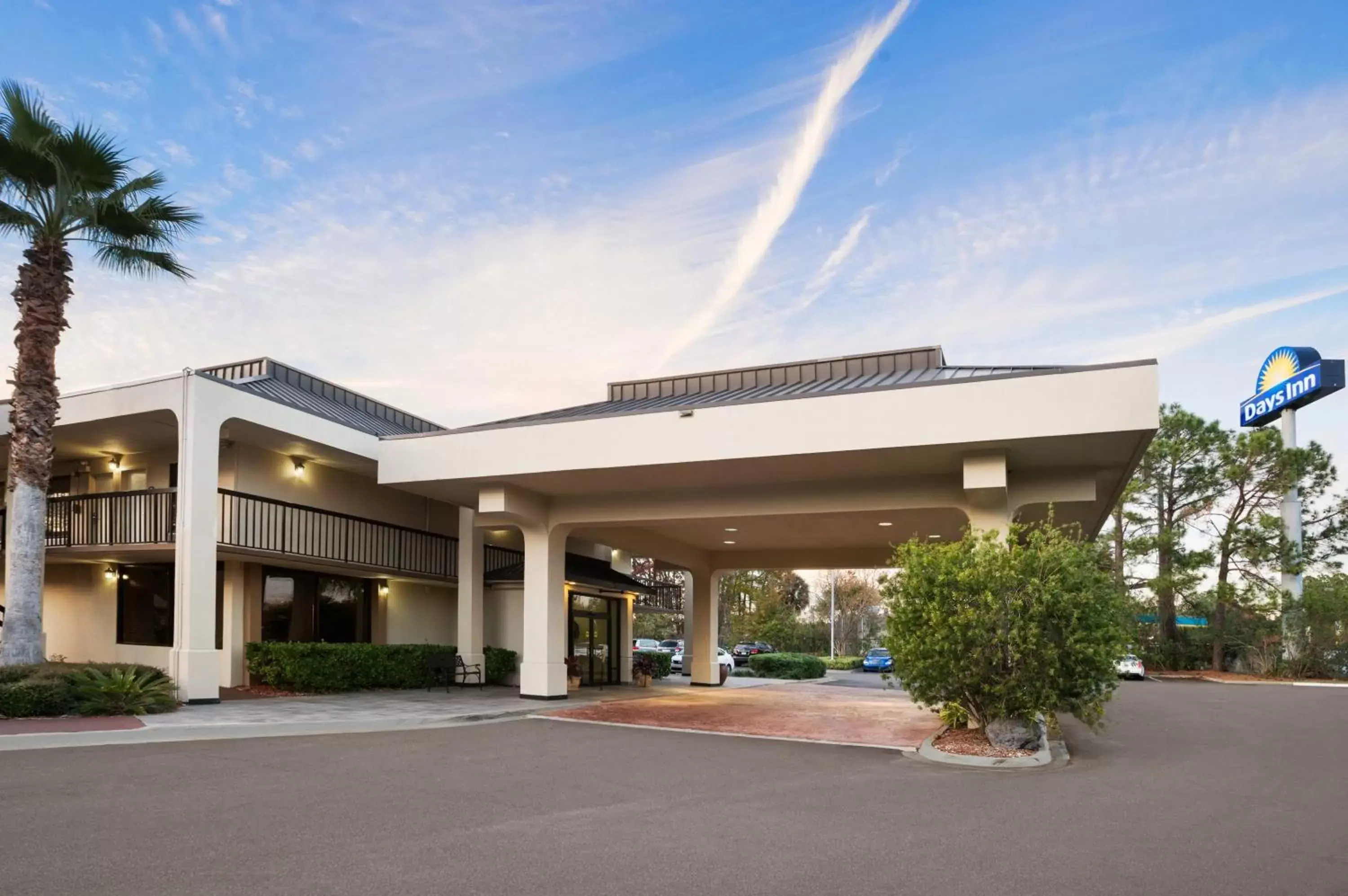 Facade/entrance in Days Inn by Wyndham Jacksonville Airport Facade/entrance in Days Inn by Wyndham Jacksonville Airport