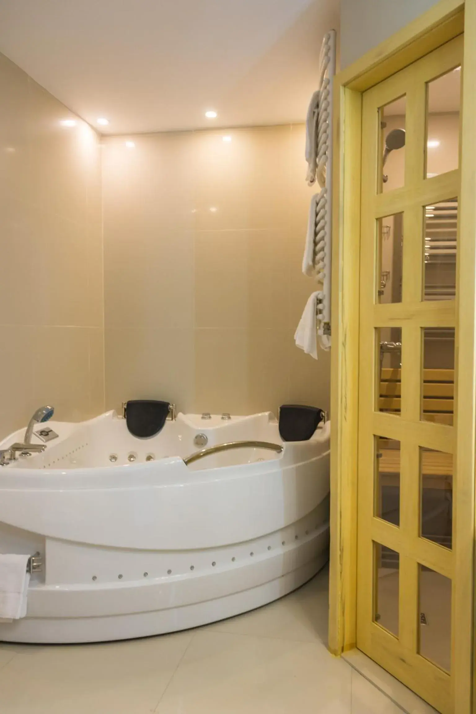 Hot Tub, Spa/Wellness in Hotel Christina Plus