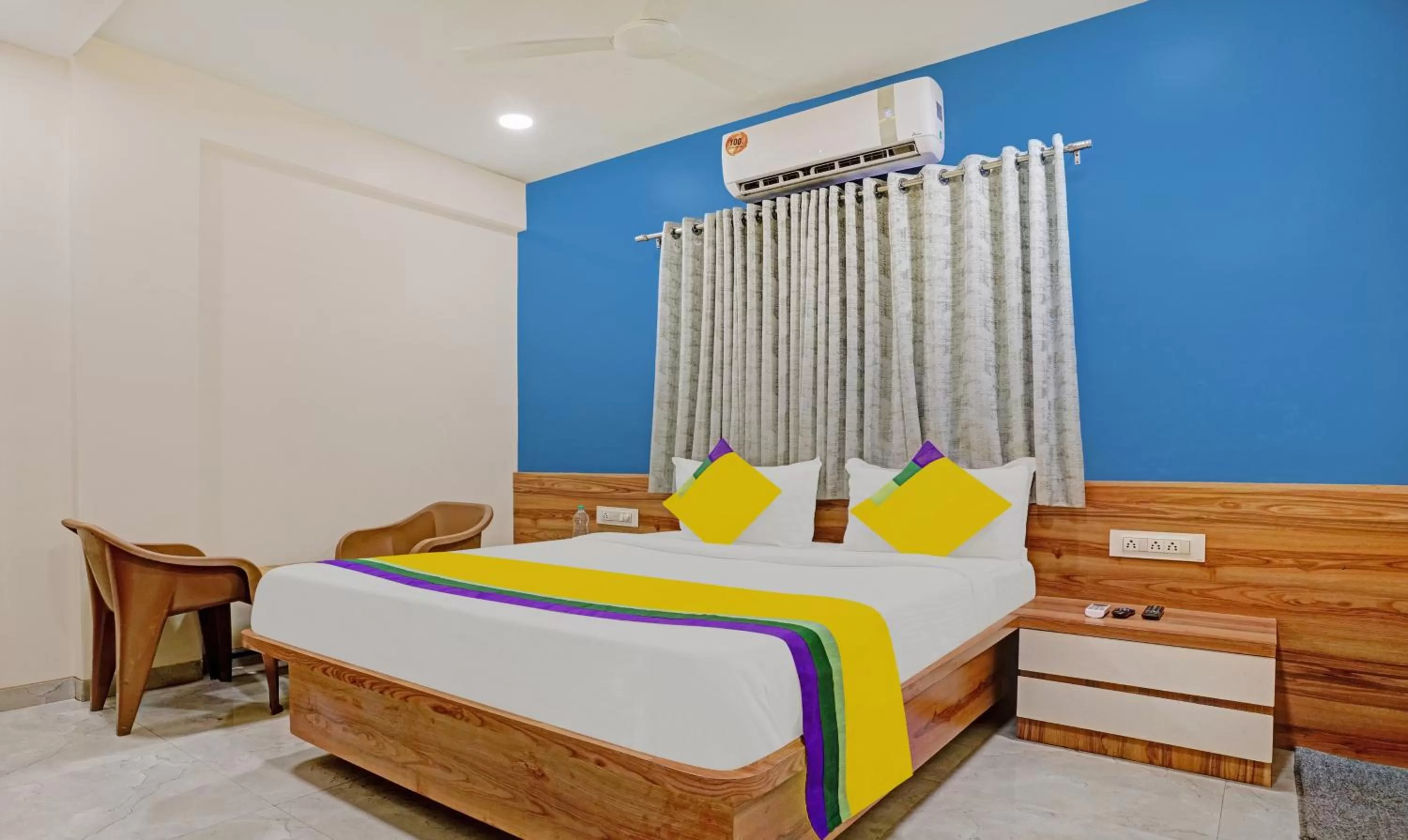 Bedroom, Bed in Itsy By Treebo - Radhika Ex