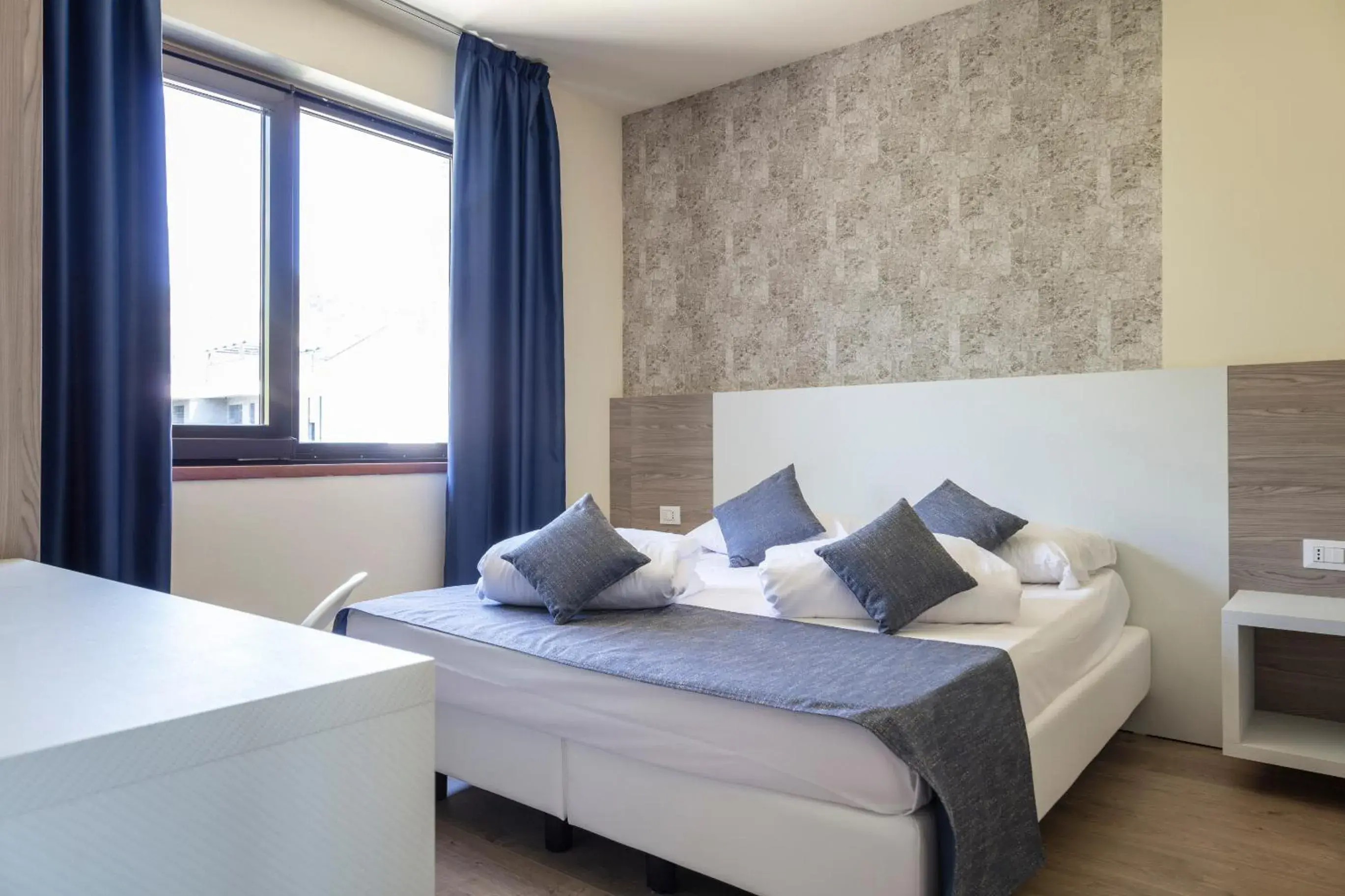 Photo of the whole room, Bed in Arco Smart Hotel
