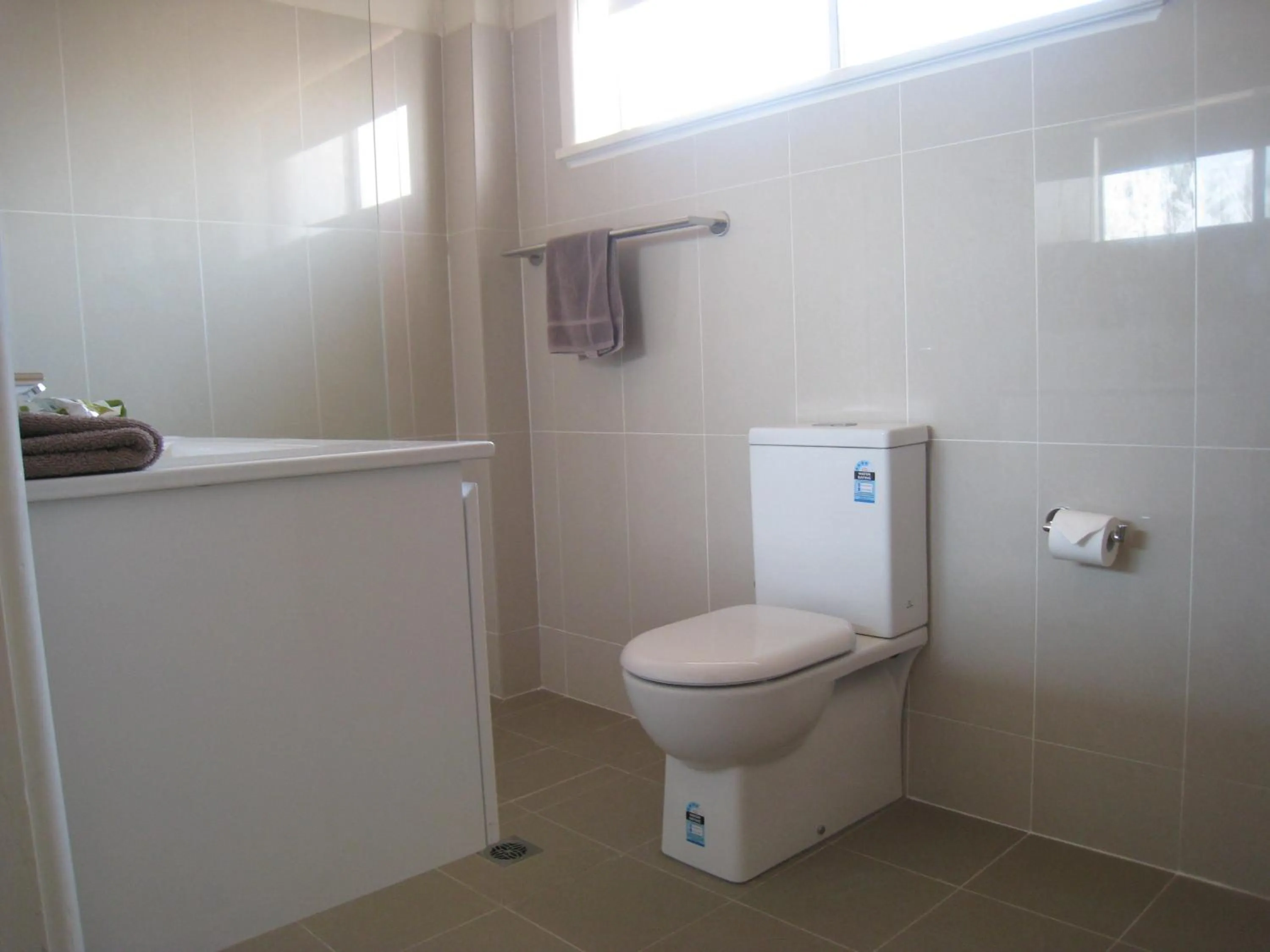 Bathroom in Country Lodge Motor Inn