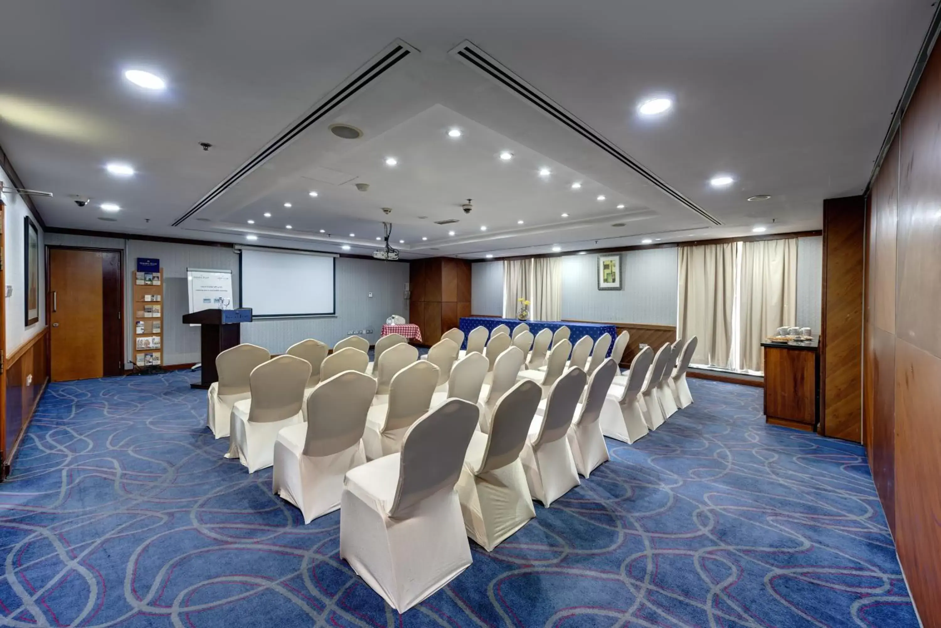 Business facilities in Golden Tulip Hotel Al Barsha