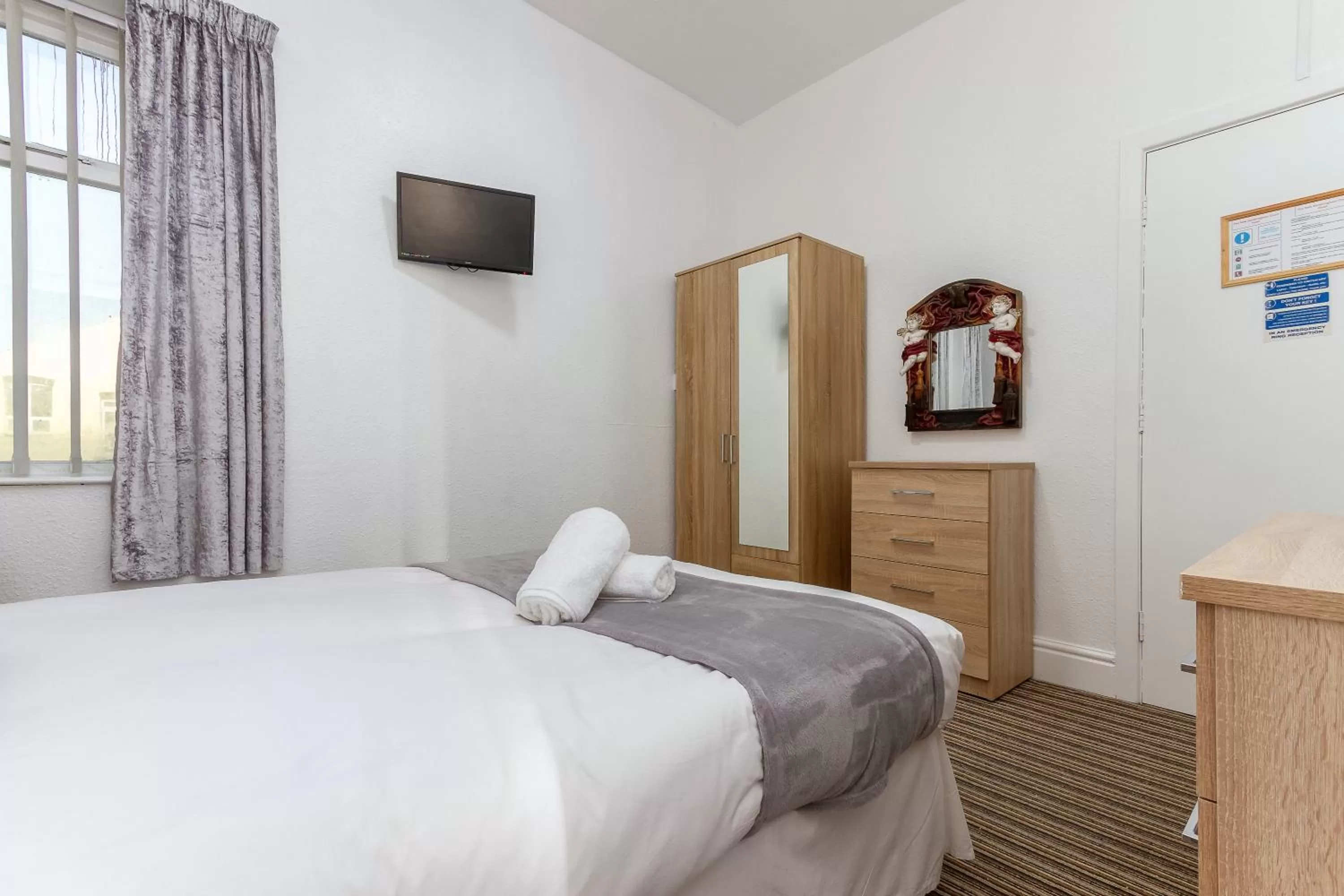 Bedroom, Bed in The Sandringham Court Hotel & Apartment Welcoming Large and Small Groups for 15 years