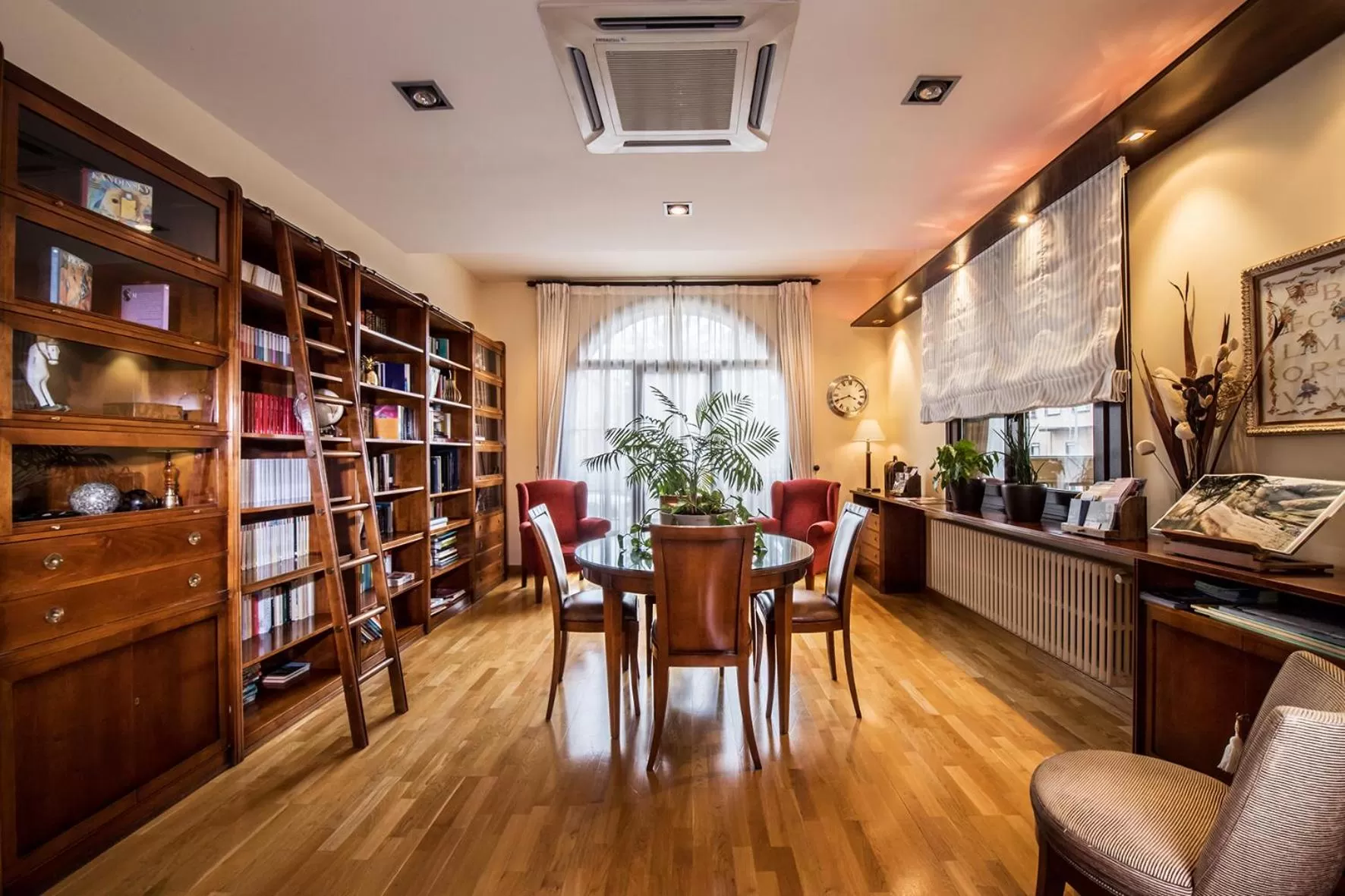 Library in Hotel Villa Virginia