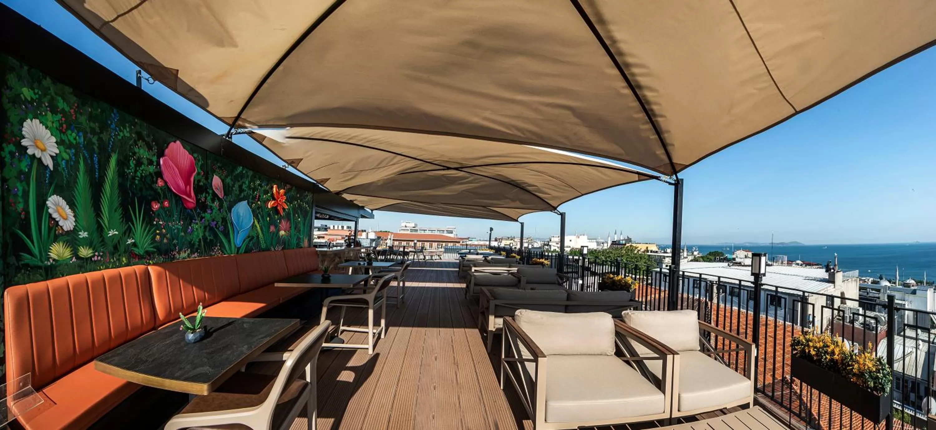 Restaurant/places to eat in Aprilis Hotel - Special Category