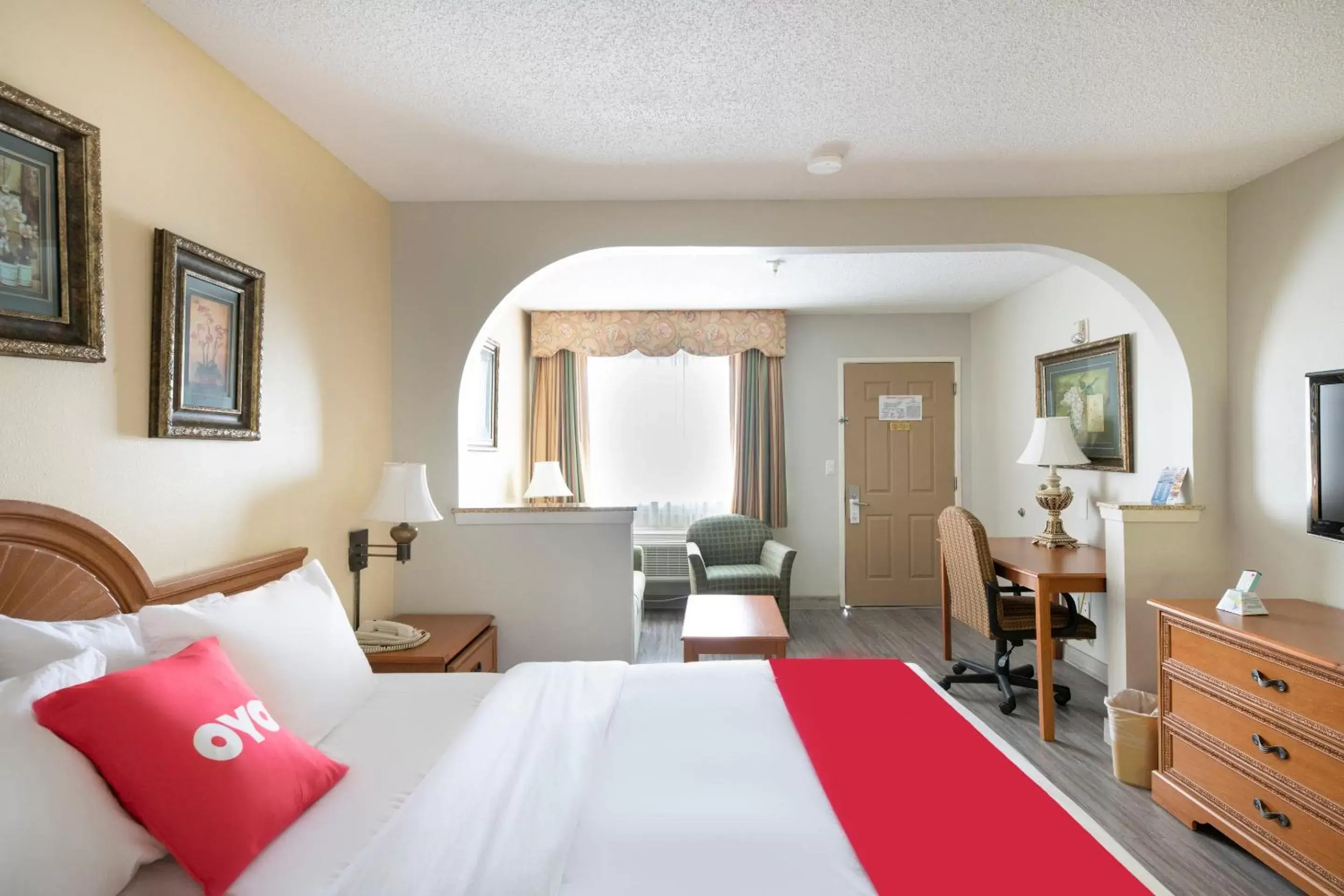 Bedroom in OYO Hotel Stafford TX I-69 North