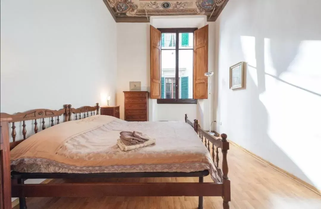 Bed in In The Heart Of Florence