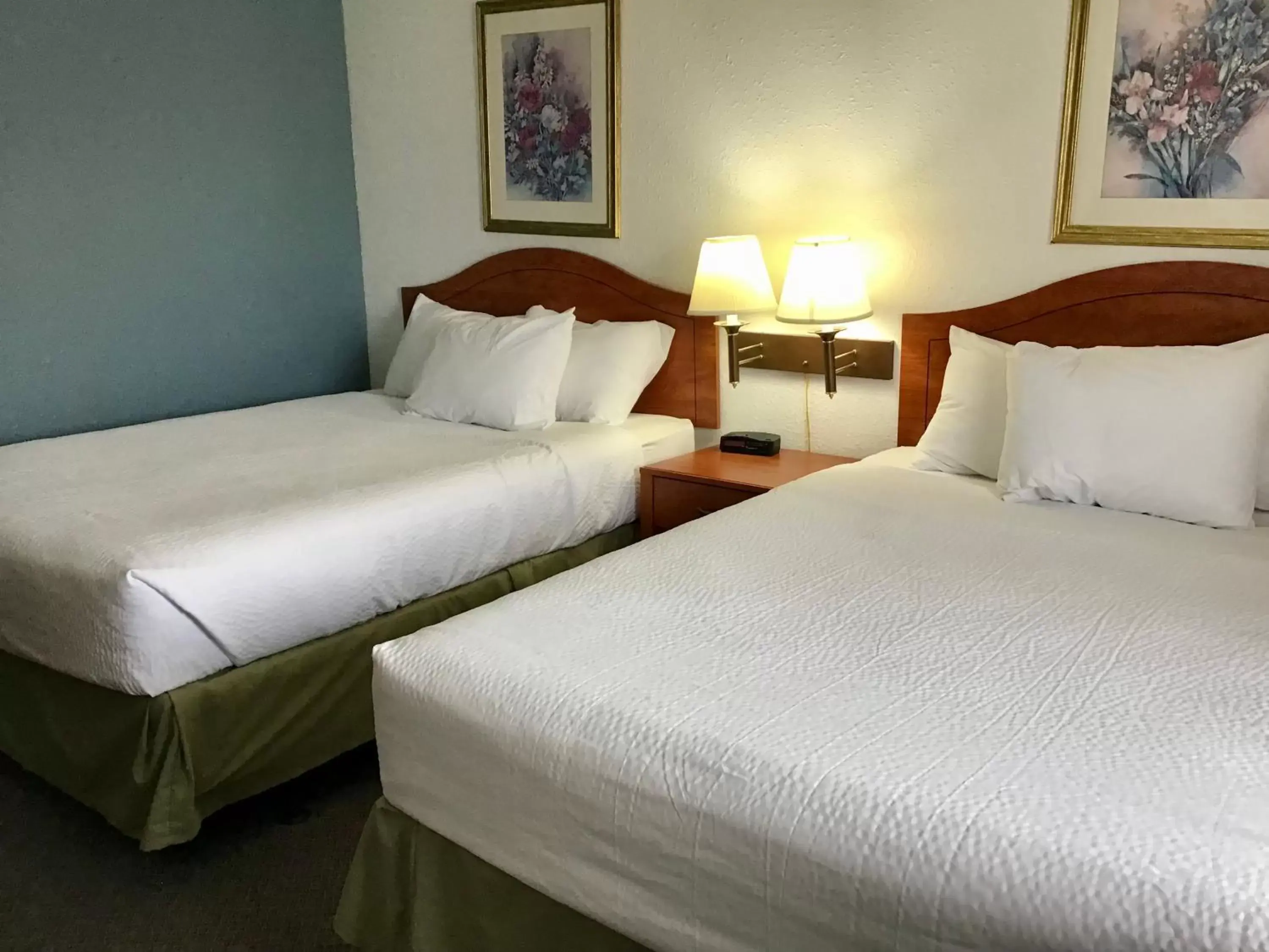 Photo of the whole room, Bed in Ramada by Wyndham Helena