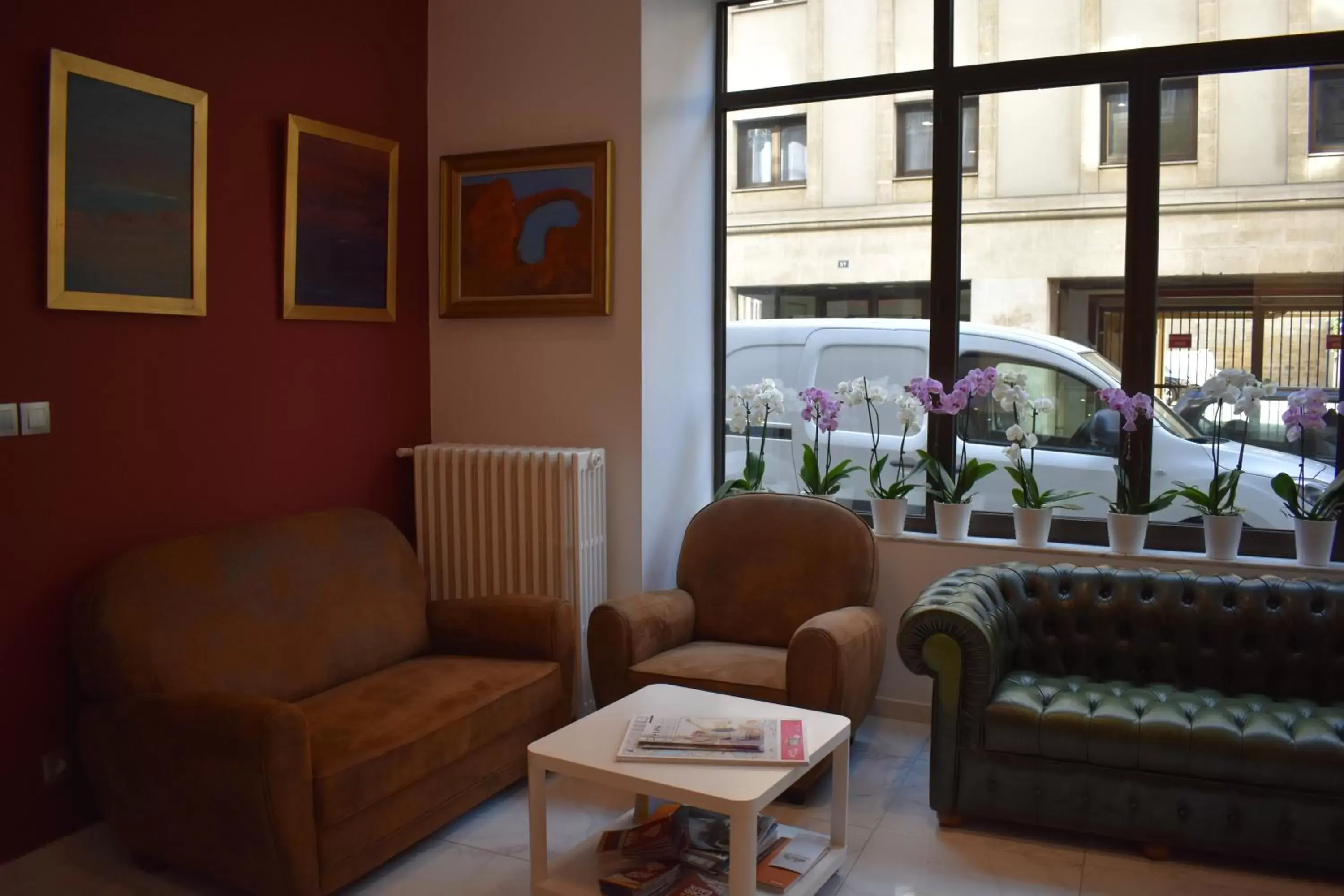 Lobby or reception in Hôtel Churchill Bordeaux Centre