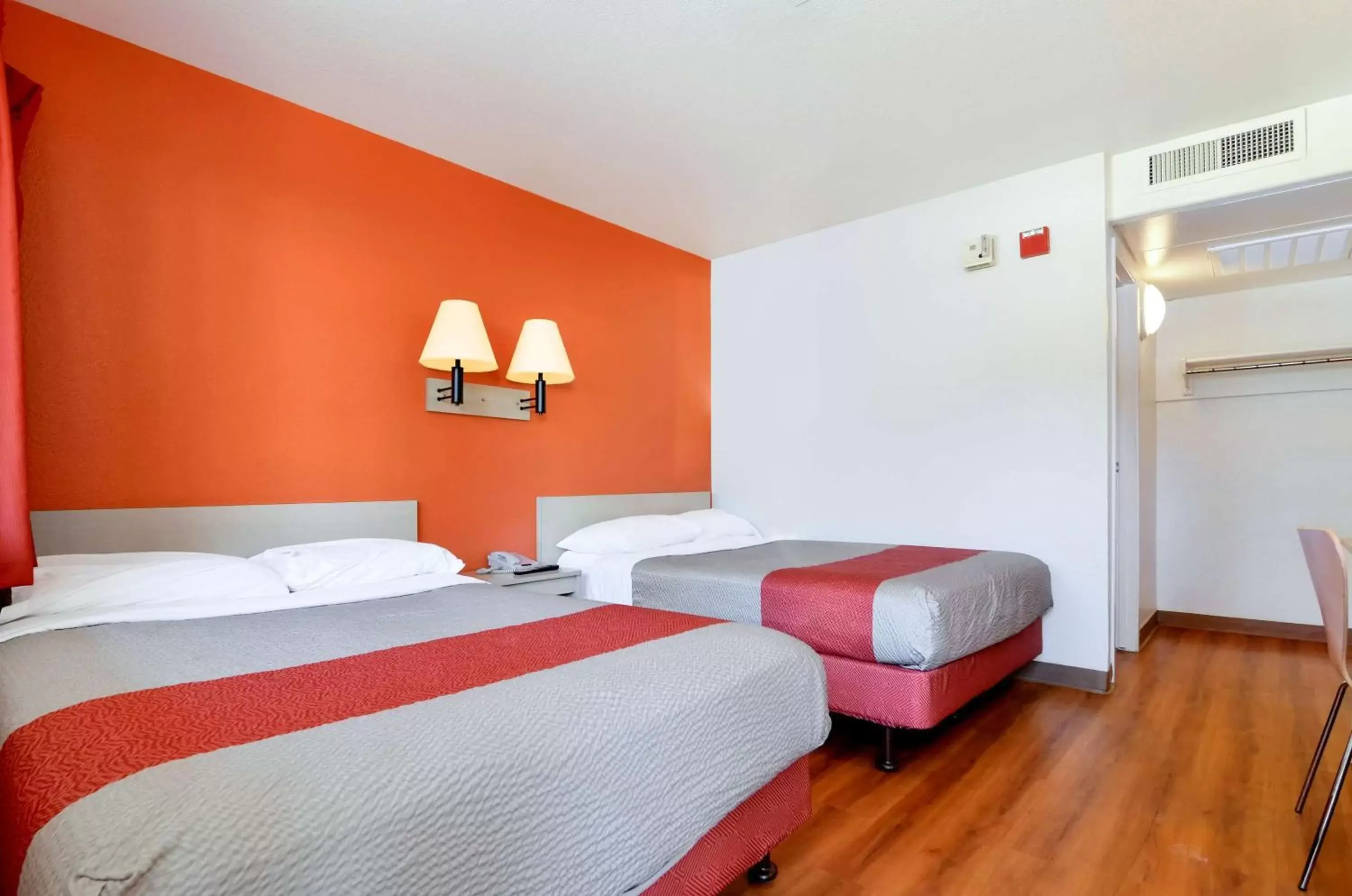 Bedroom, Room Photo in Motel 6-Big Bear Lake, CA