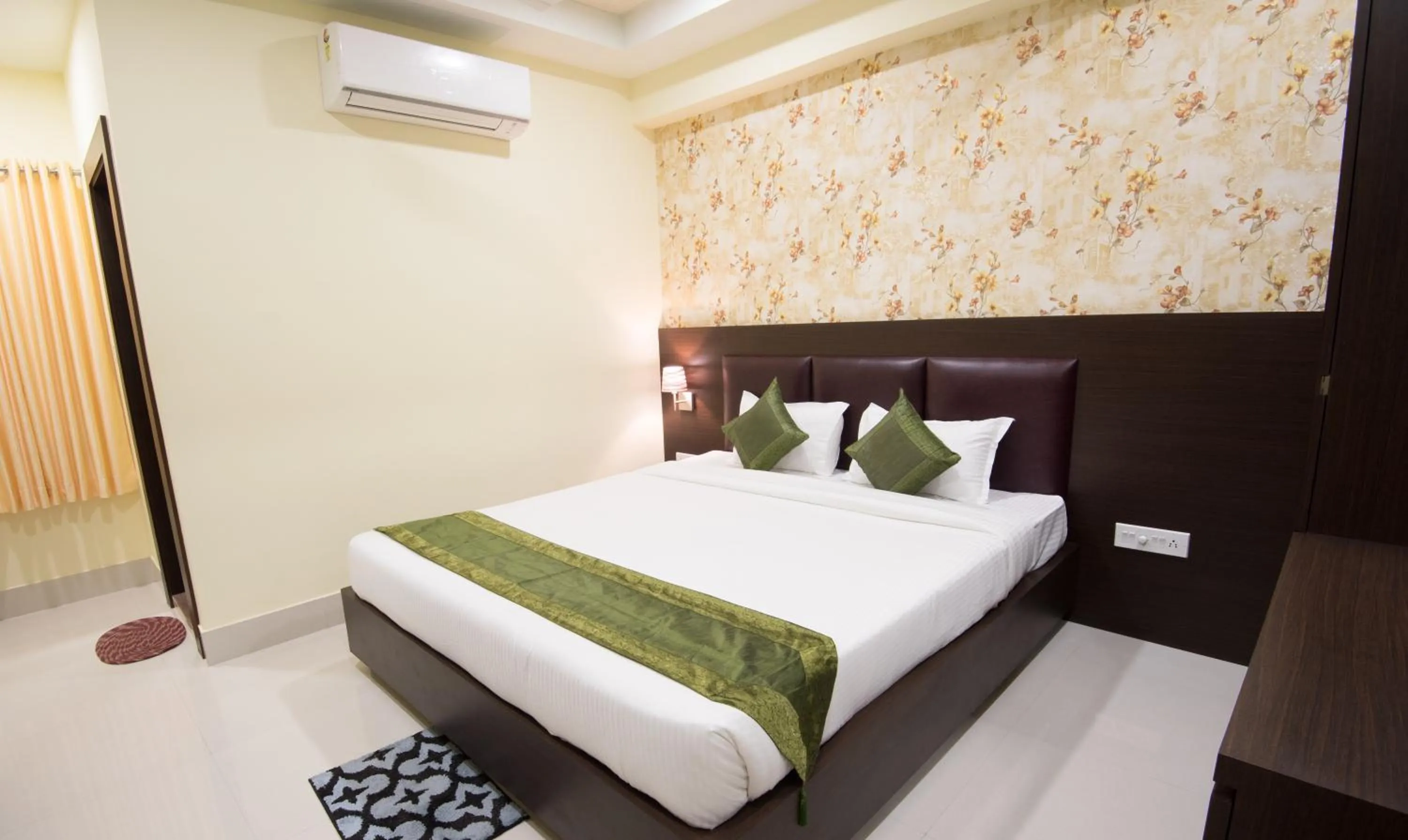 Bed in Treebo King'S Court Chandrasekharpur