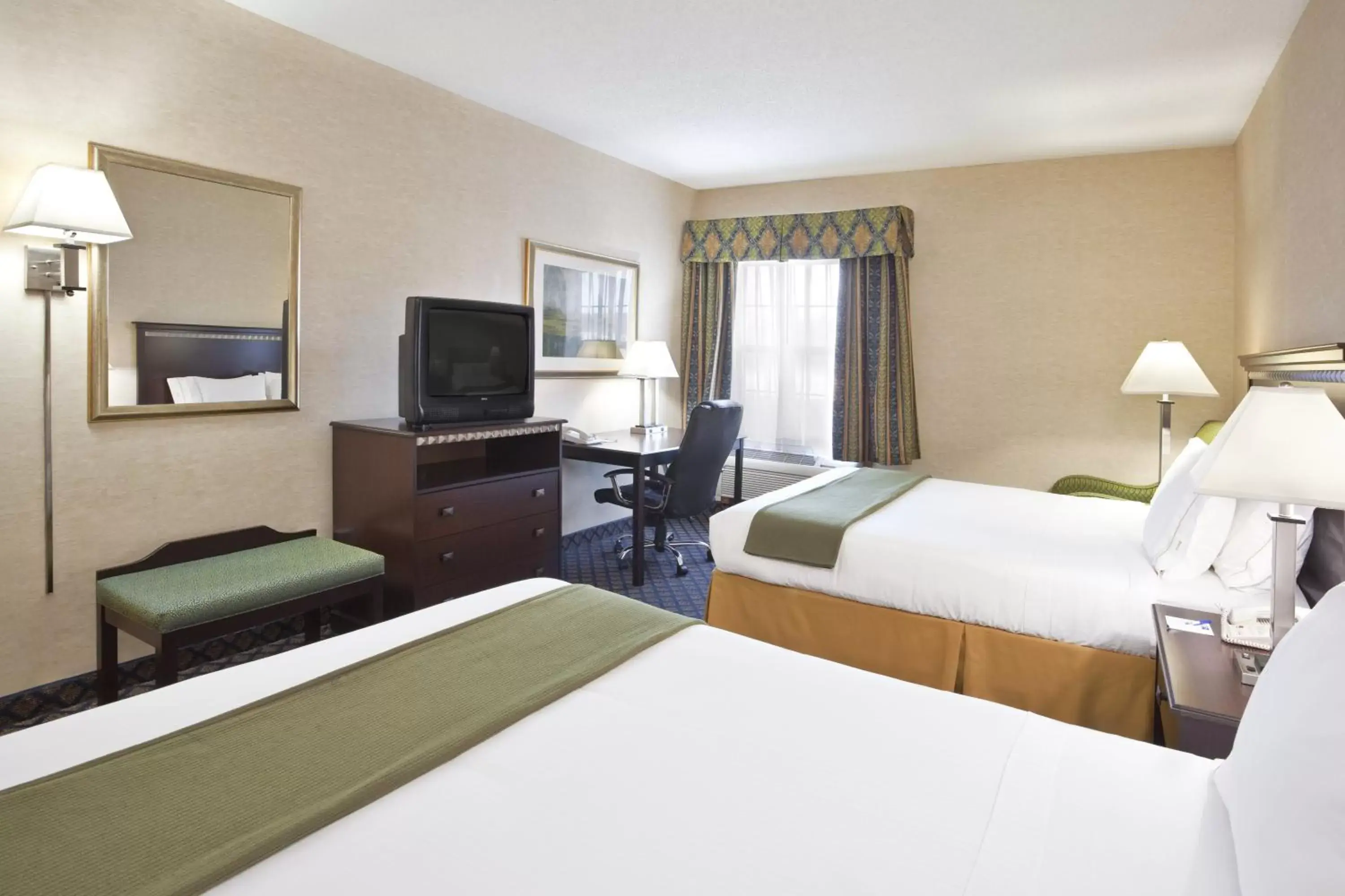 Photo of the whole room, Bed in Holiday Inn Express Hotel & Suites Delaware-Columbus Area by IHG Photo of the whole room, Bed in Holiday Inn Express Hotel & Suites Delaware-Columbus Area by IHG
