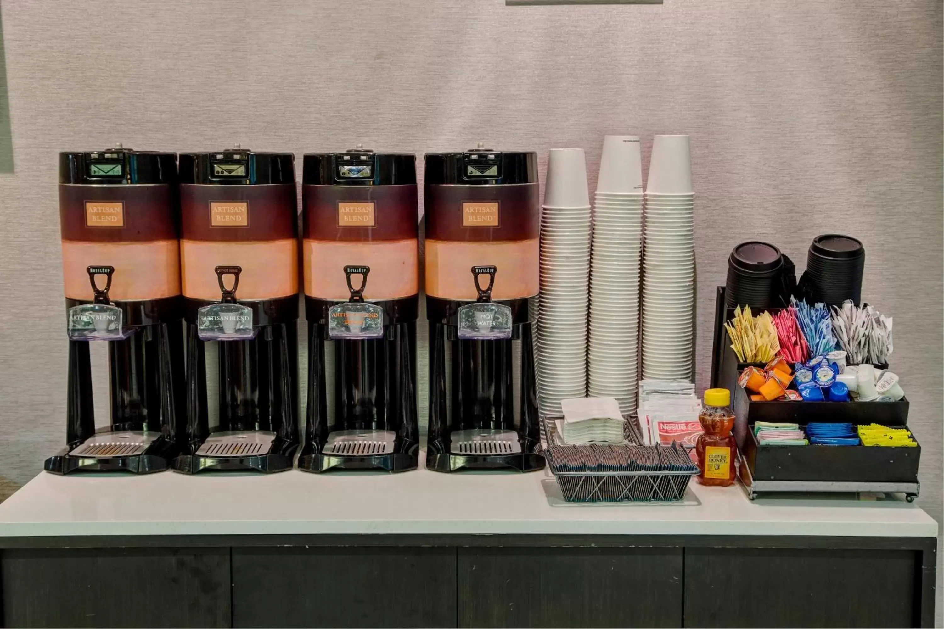 Coffee/tea facilities in SpringHill Suites by Marriott Naples