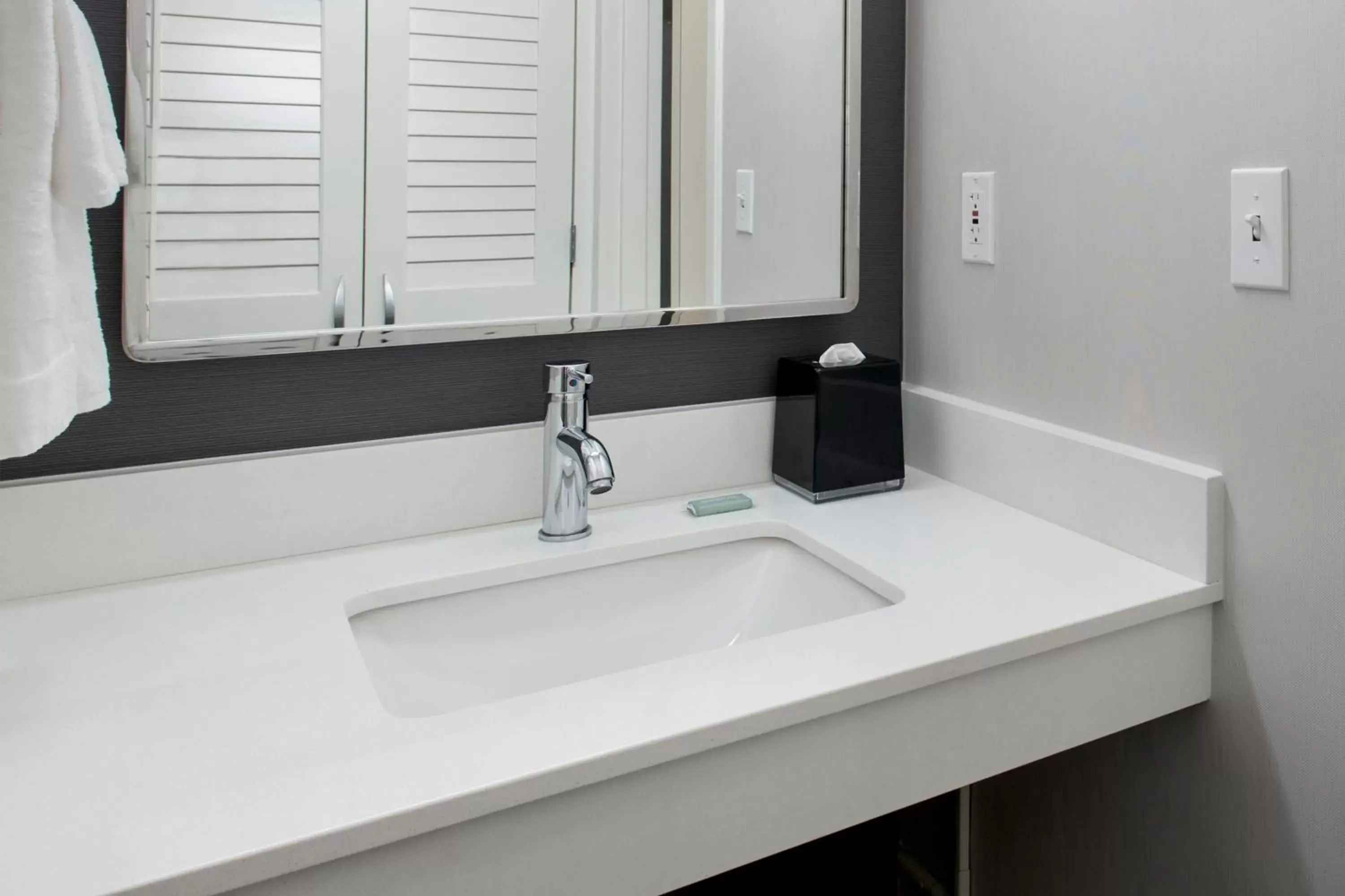 Bathroom in Courtyard by Marriott Silver Spring North/White Oak