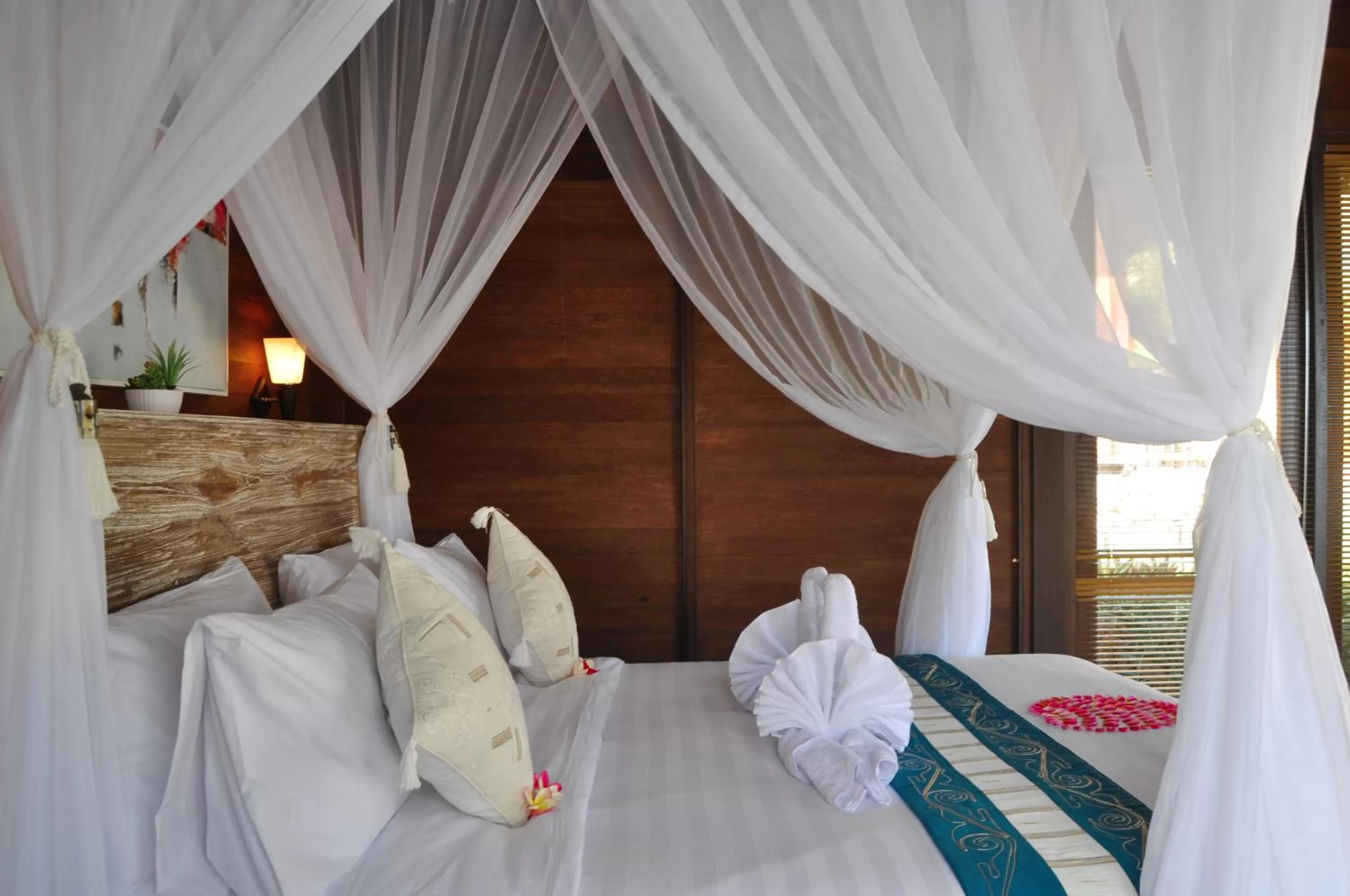 TV and multimedia, Bed in Ocean Terrace Suite And Spa Luxury