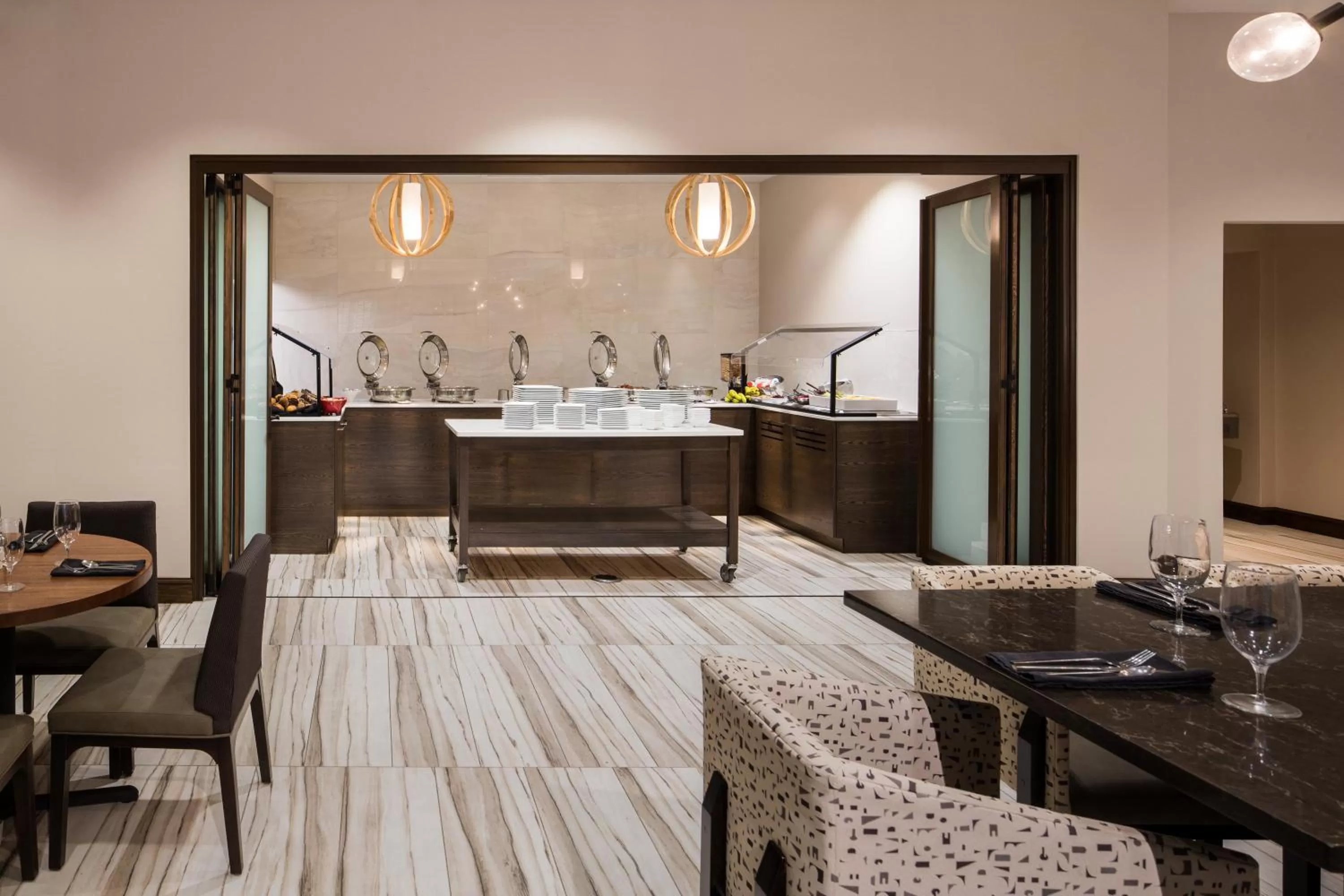 Restaurant/places to eat in Crowne Plaza Memphis Downtown by IHG