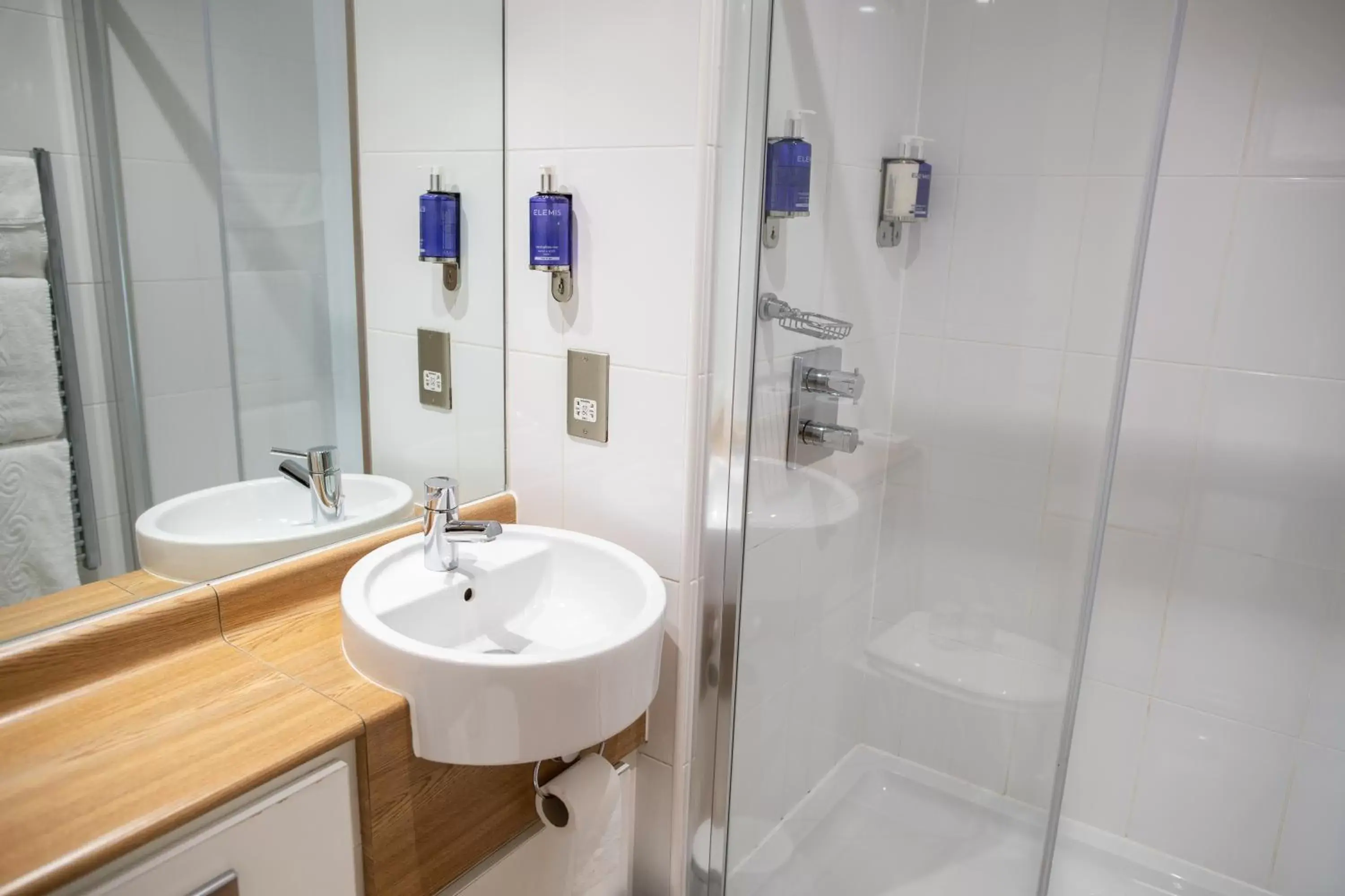 Shower, Bathroom in Bannatyne Hotel Durham