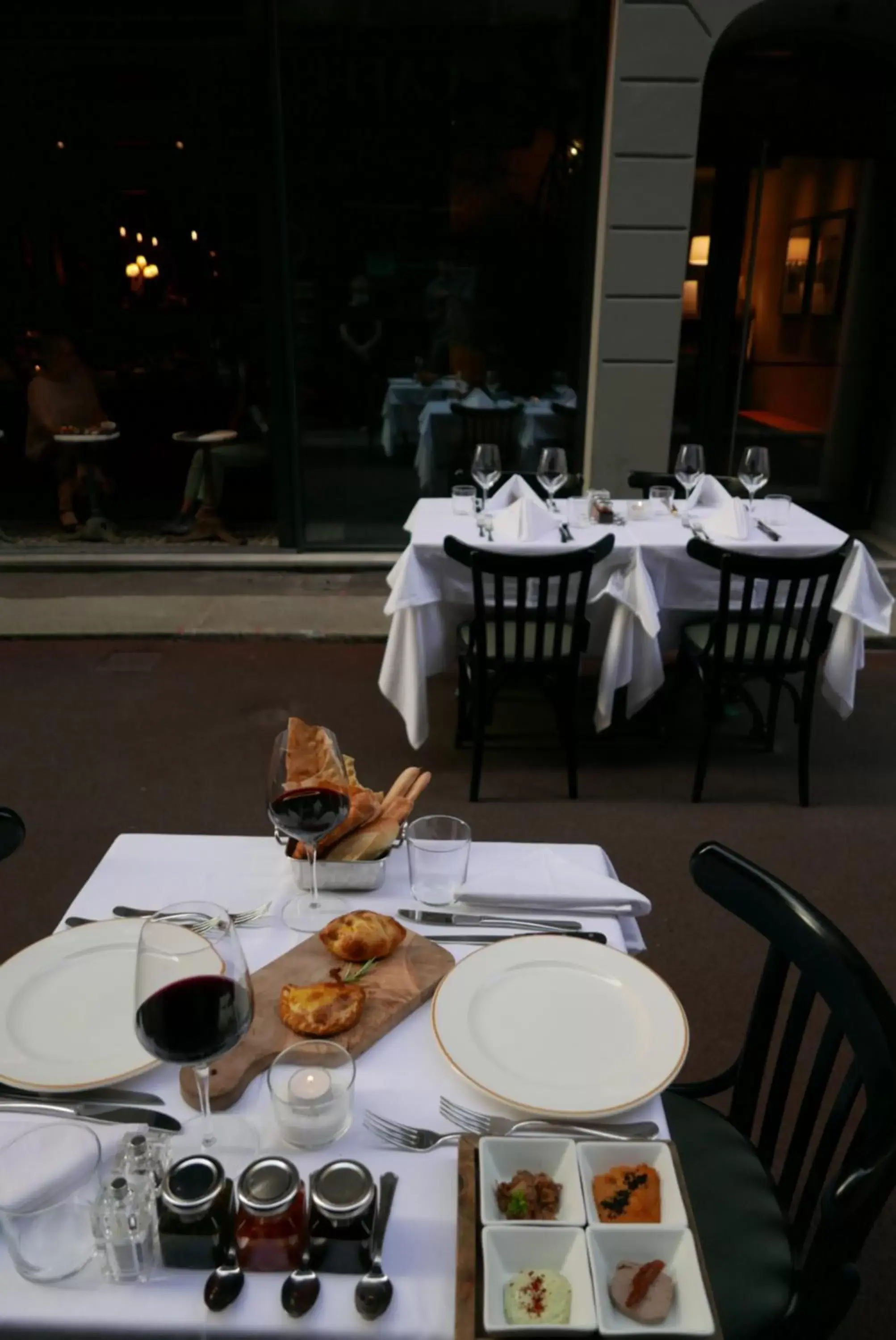 Restaurant/Places to Eat in Speronari Suites