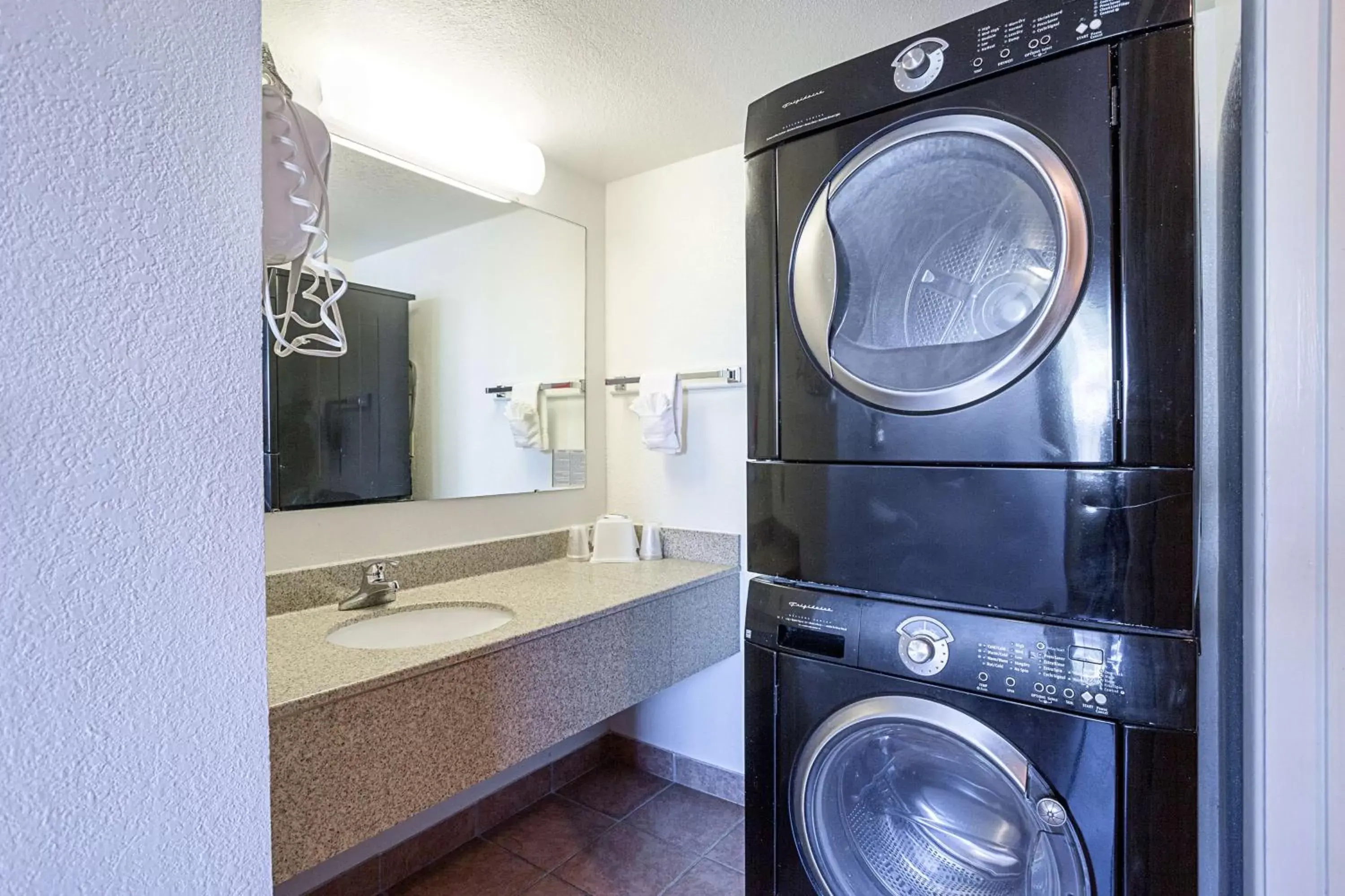 laundry, Bathroom in Motel 6-Williams, AZ - West - Grand Canyon