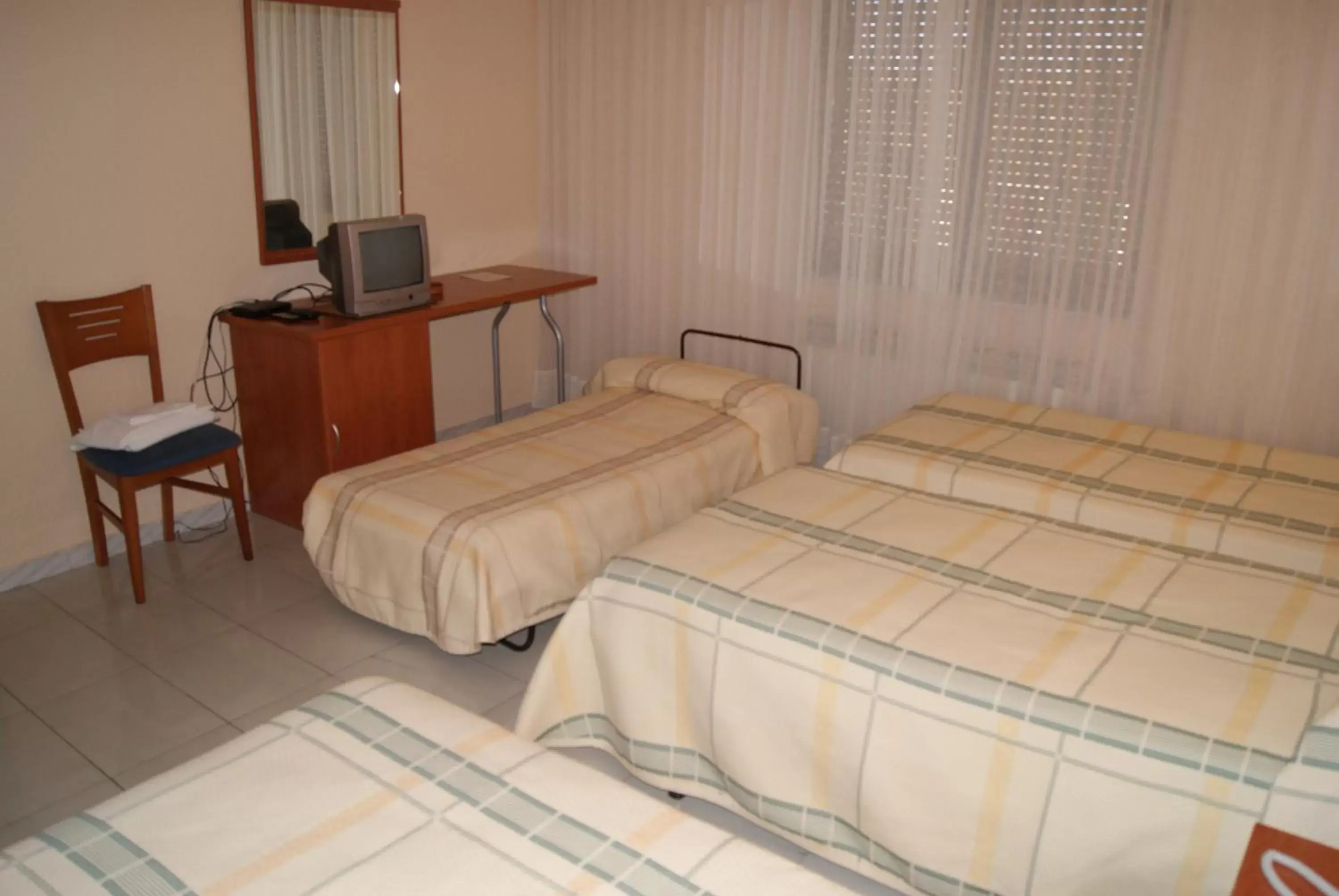 Photo of the whole room, Bed in Hotel Alameda