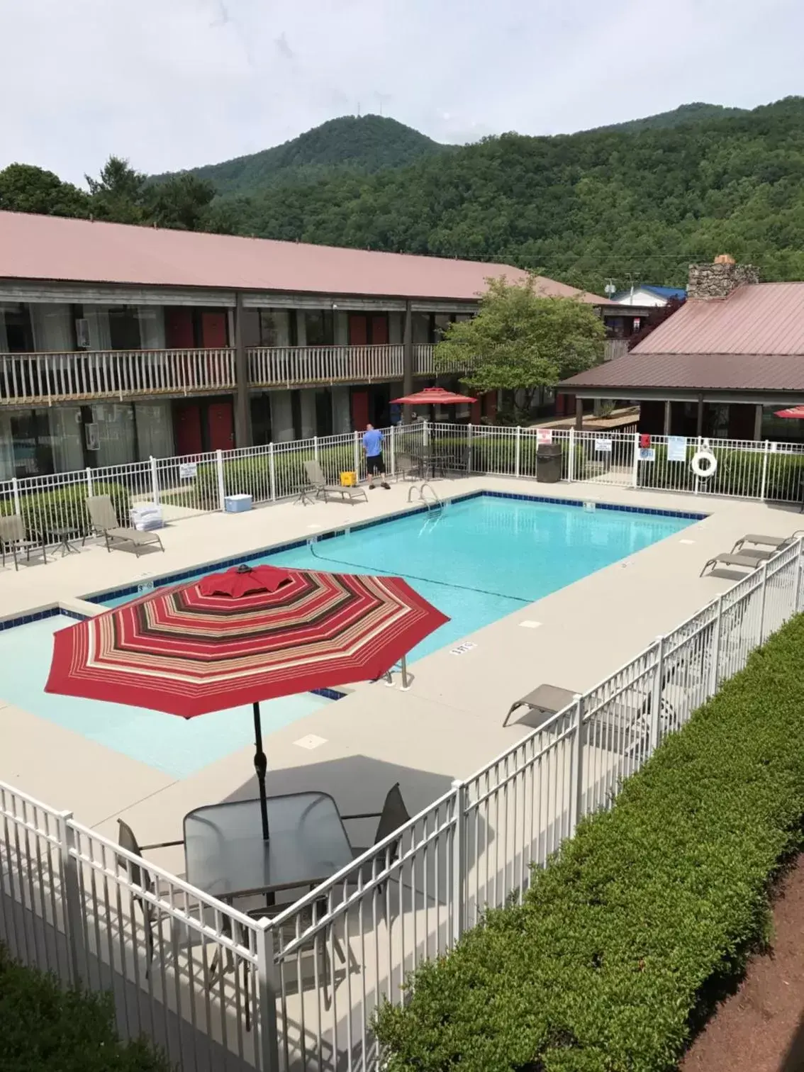 Swimming Pool in Great Smokies Inn - Cherokee