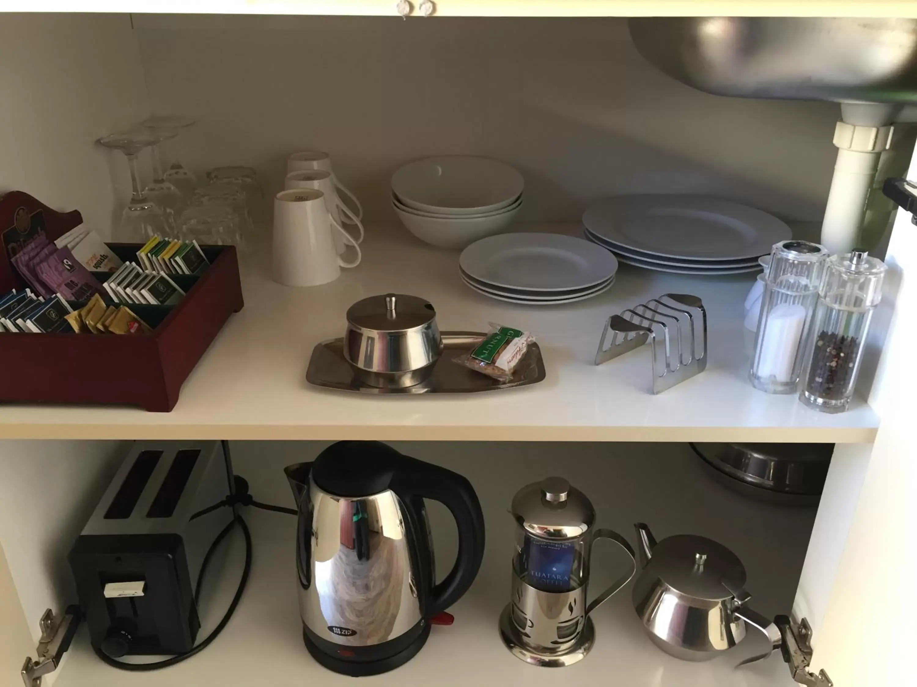 Kitchen/Kitchenette in Lakefront Lodge