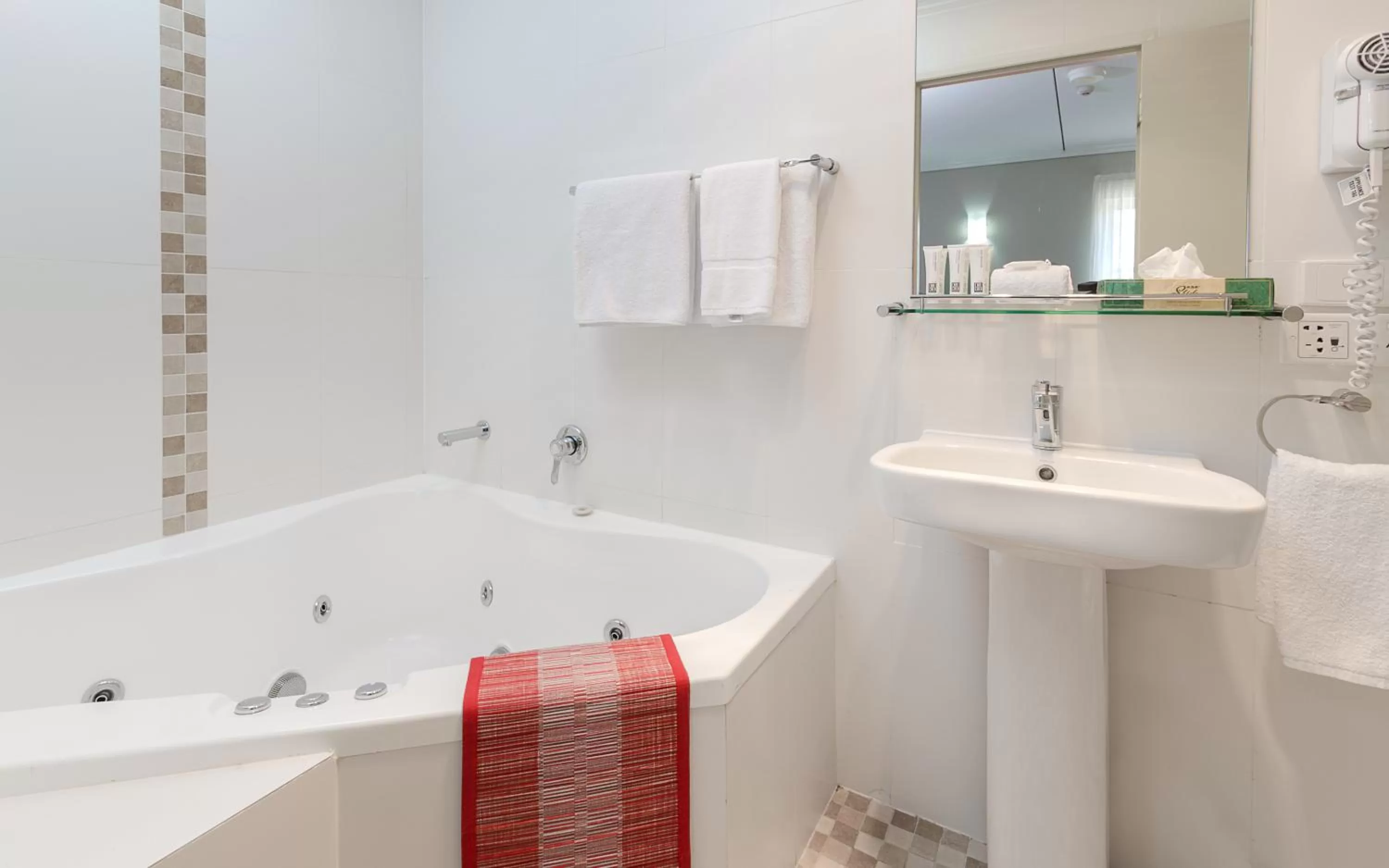 Bathroom in Coachmans Inn Warwick