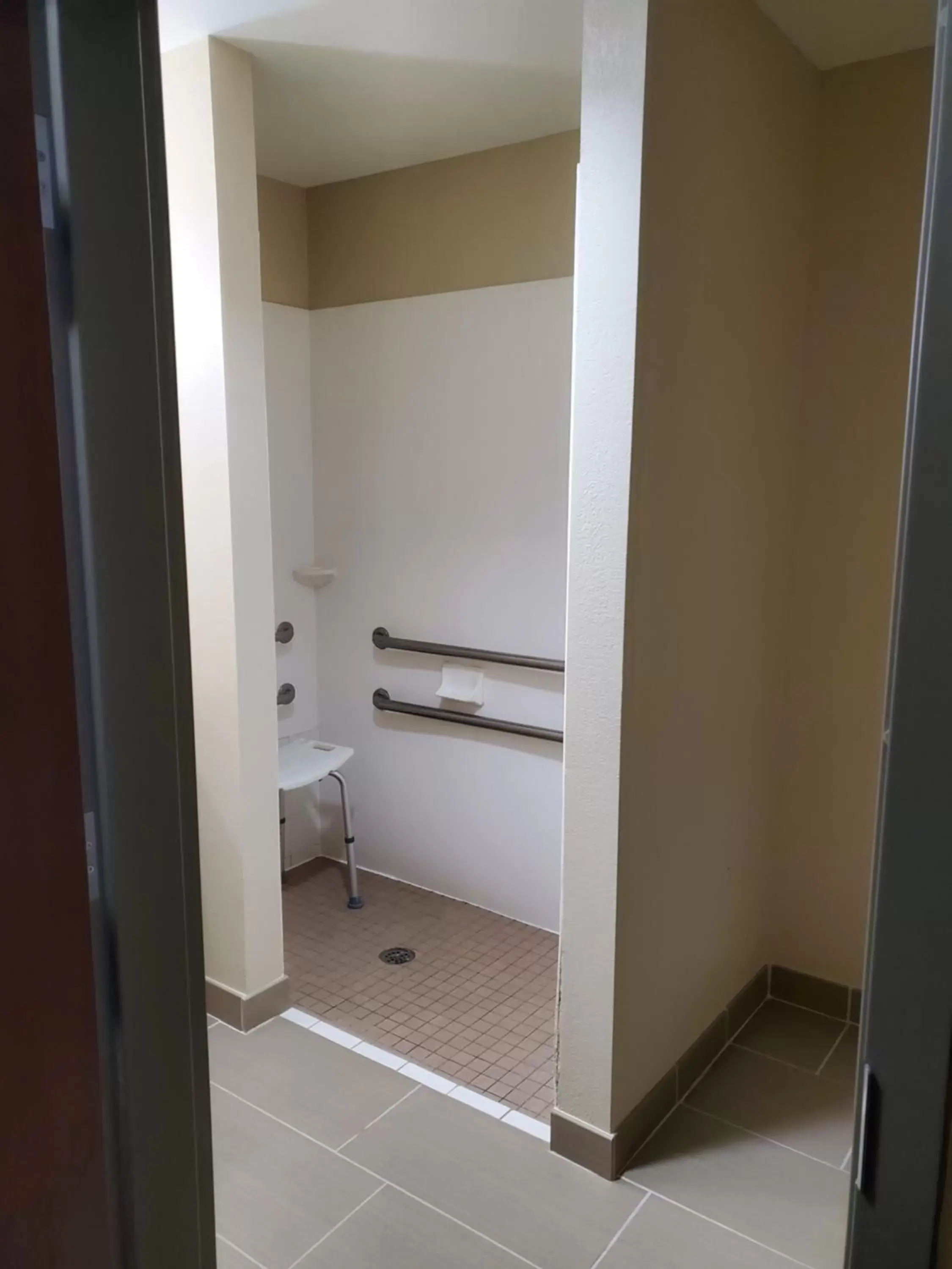 Bathroom in Comfort Suites Little Rock