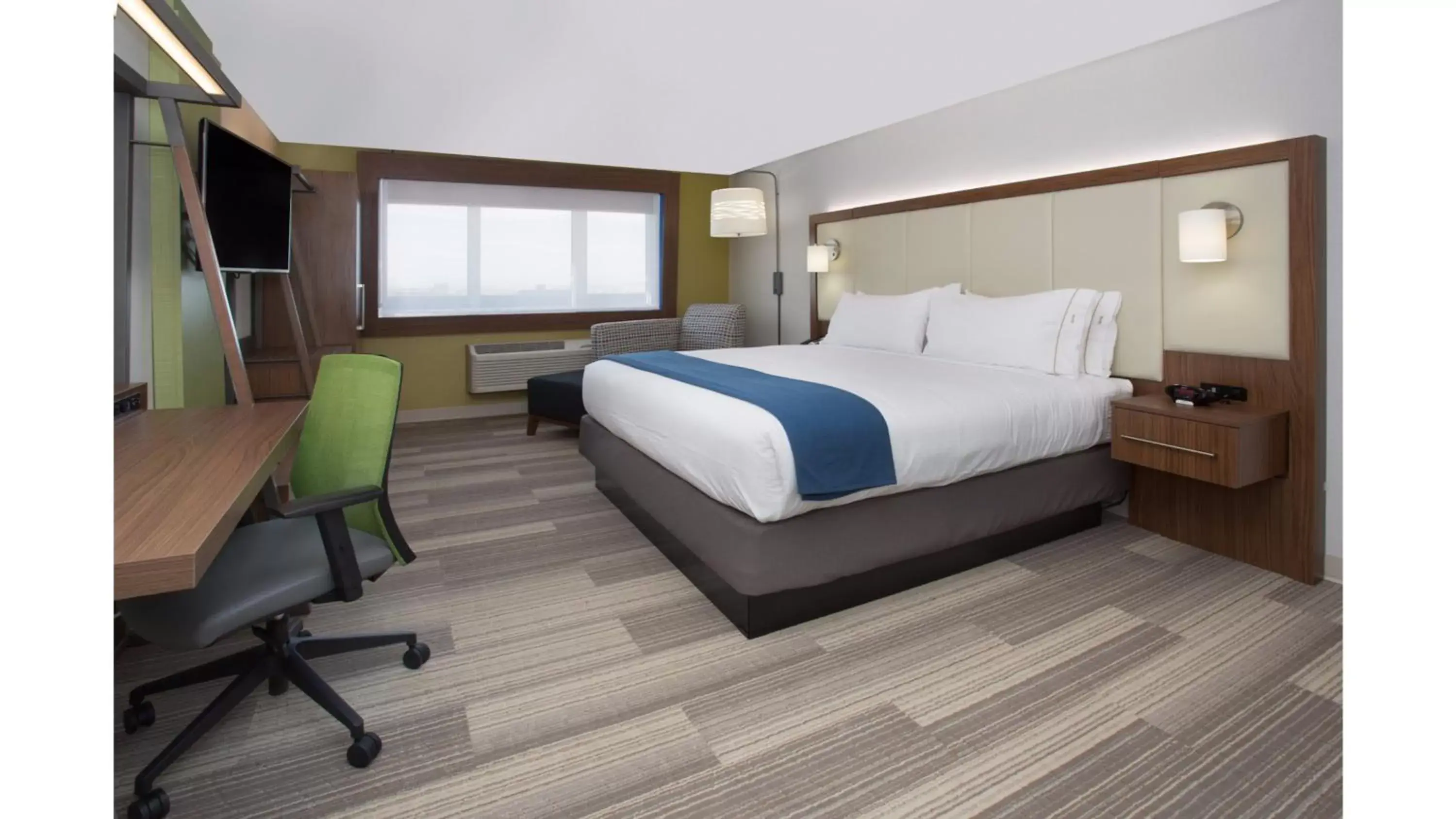 King Room - Mobility Access/Roll in Shower - Non-Smoking in Holiday Inn Express & Suites - Olathe South, an IHG Hotel