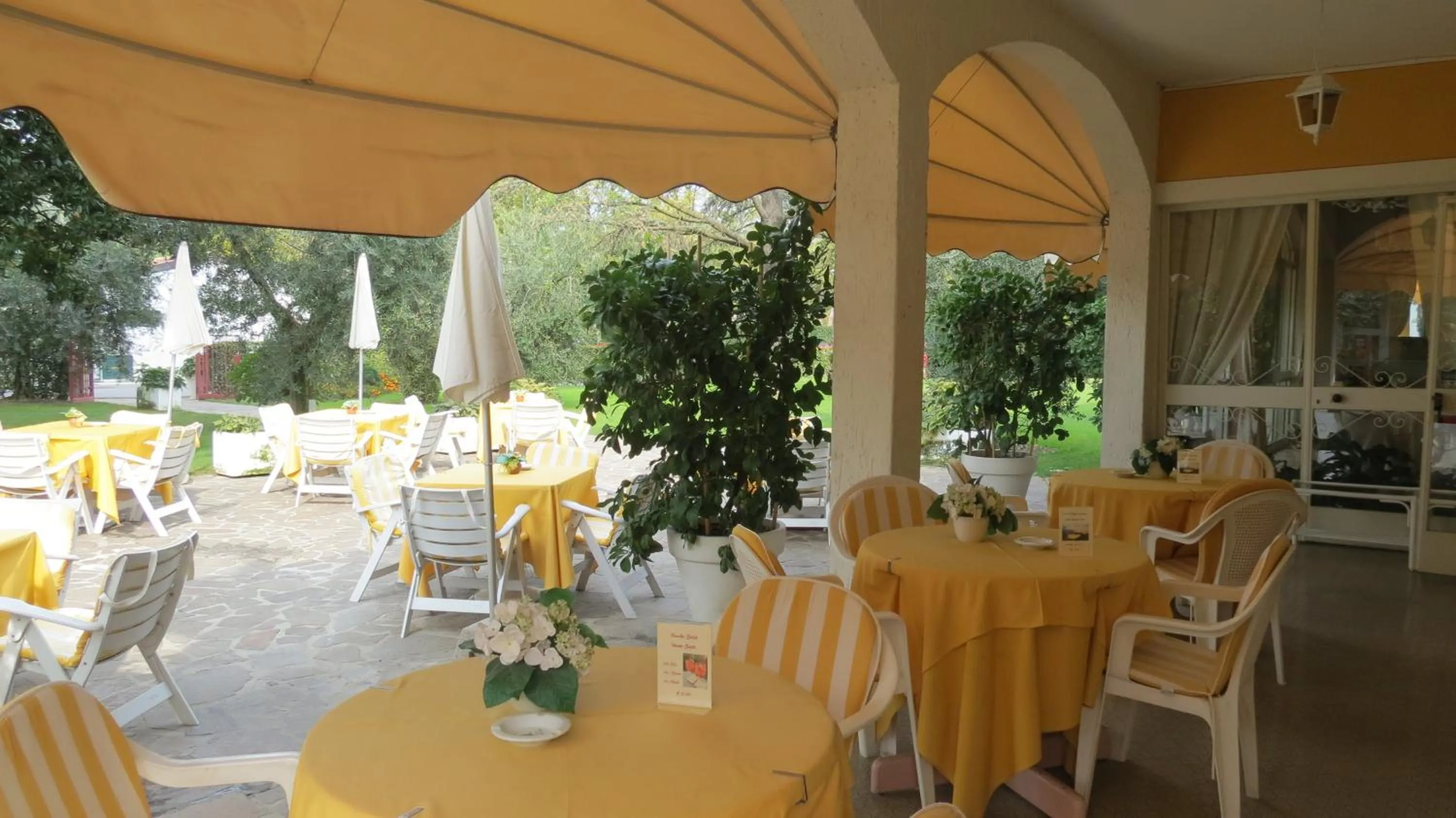 Patio in La Quiete Park Hotel