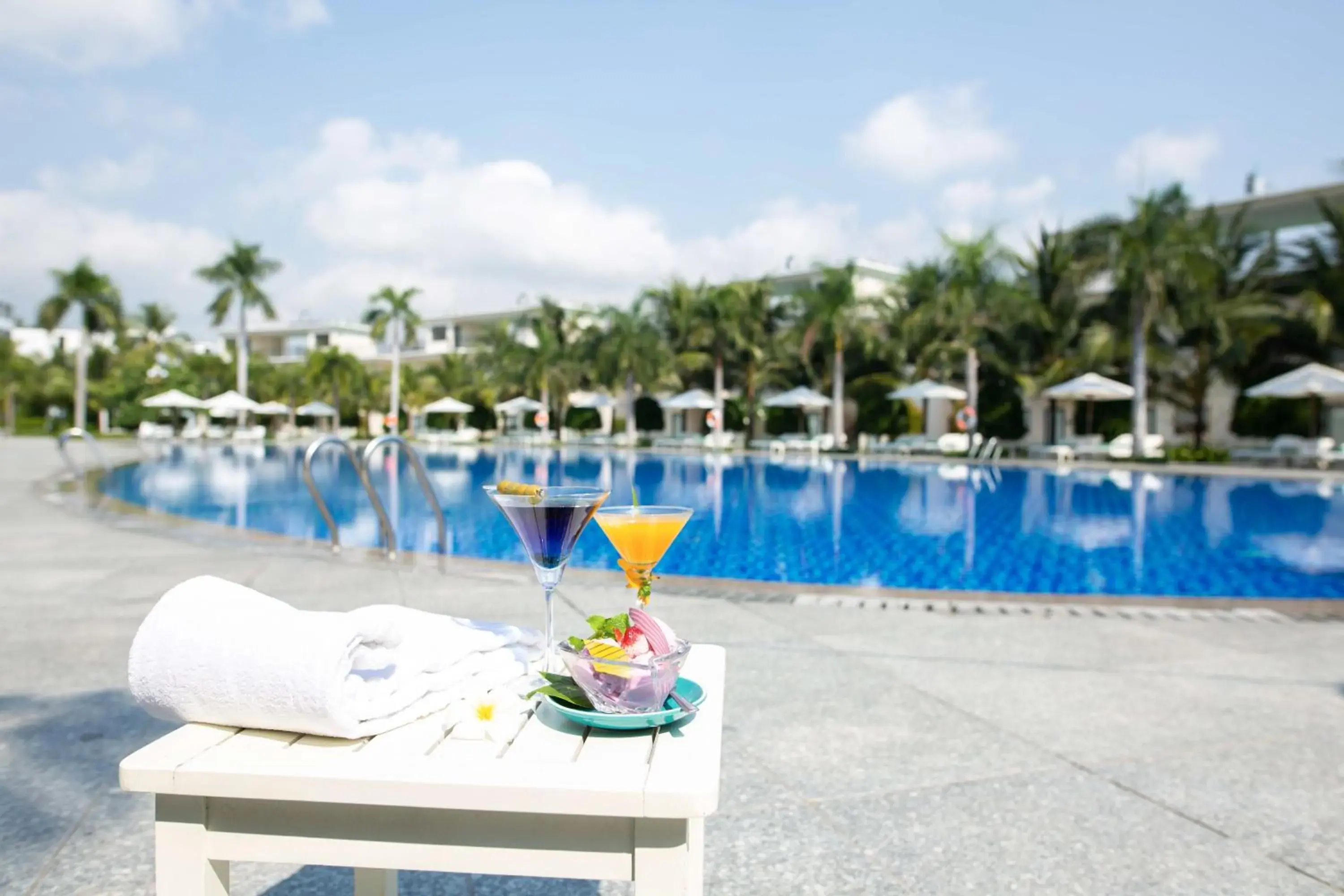 Pool view, Swimming Pool in Diamond Bay Condotel Resort Nha Trang