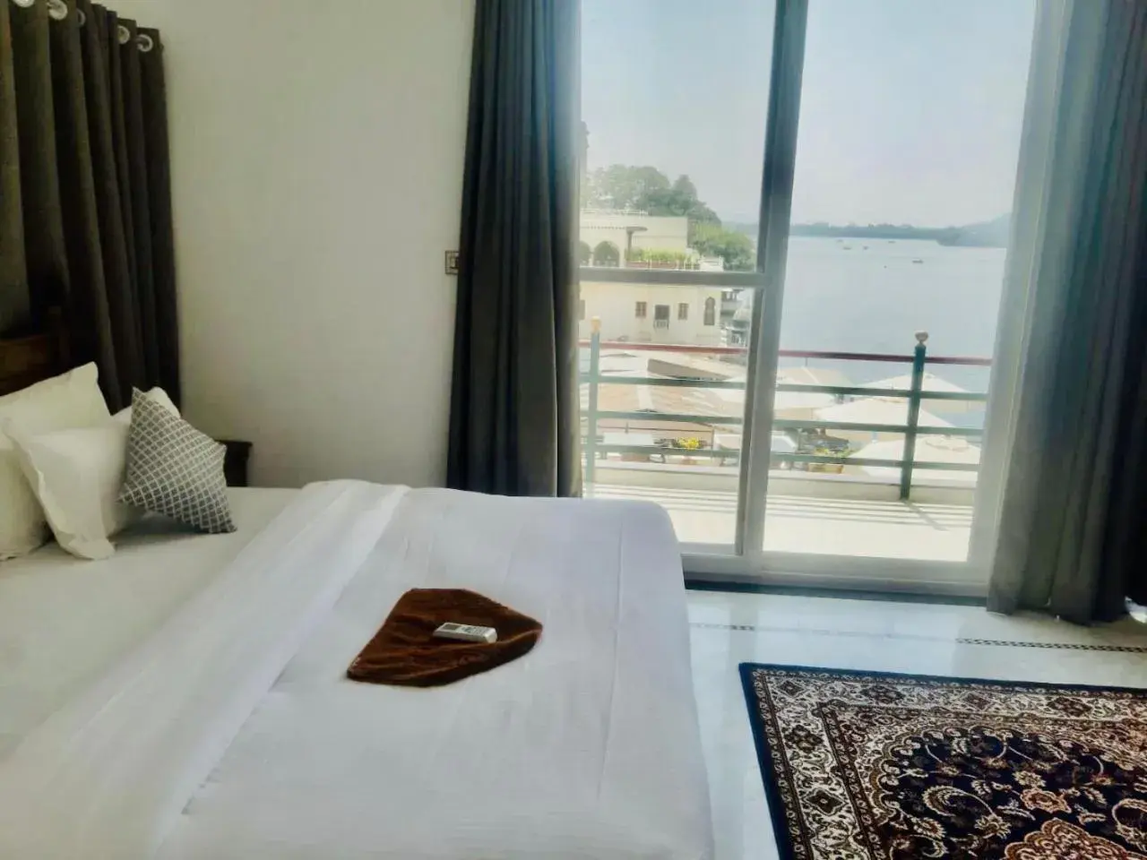 View (from property/room), Bed in Hotel Devraj Niwas on Lake Pichola Udaipur