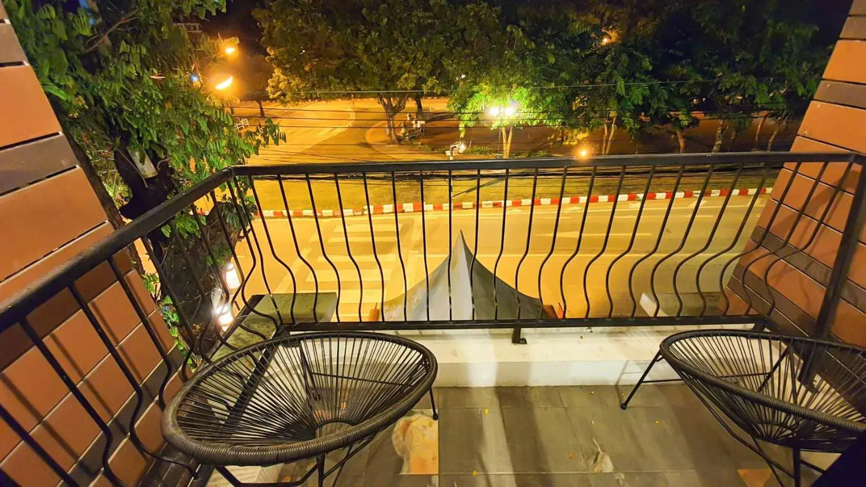 Night, Balcony/Terrace in Big Tree Old Town Hotel