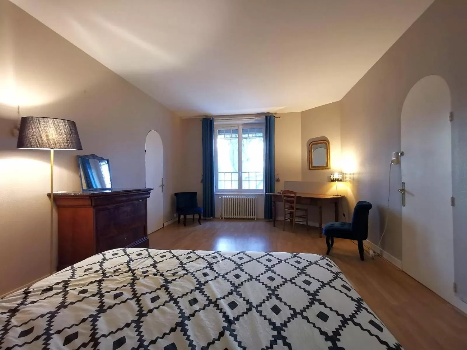 Photo of the whole room, Seating Area in Chambres d'hôtes La Maison Blanche