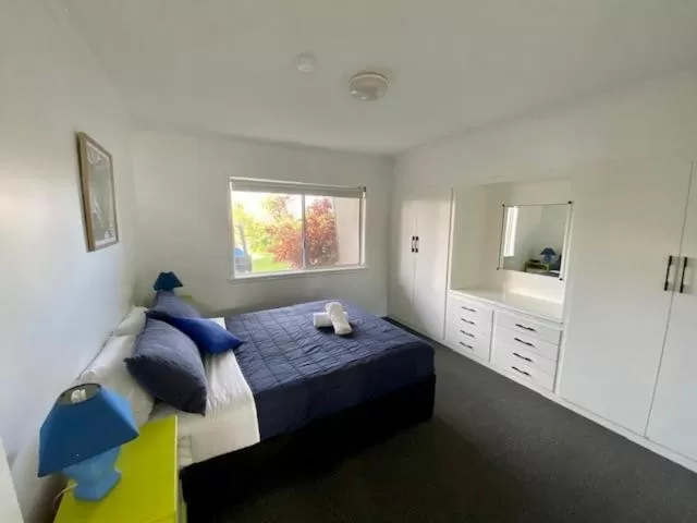 Bedroom in Leisure-Lee Holiday Apartments