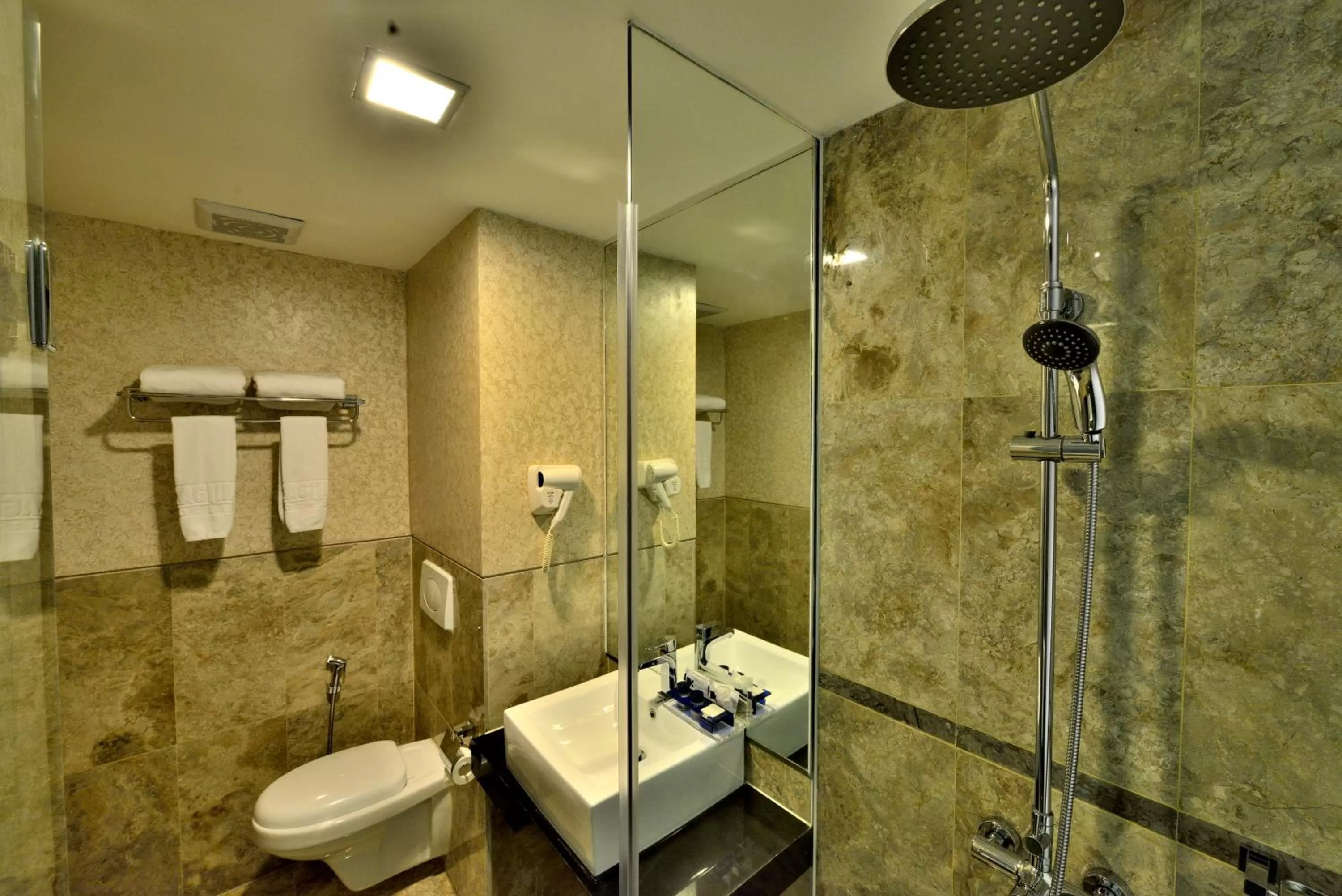 Shower in Serela Merdeka by KAGUM Hotels