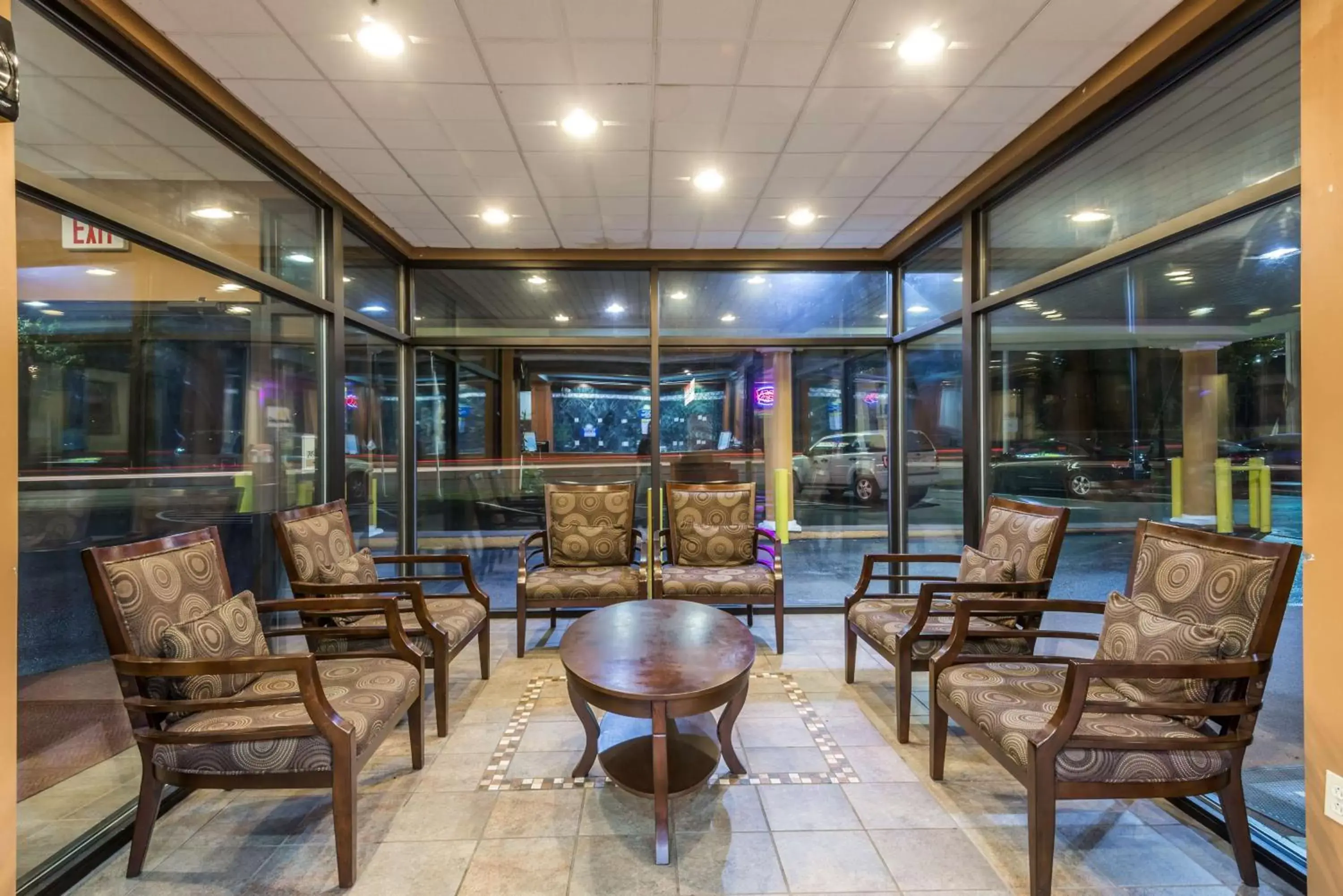 Lobby or reception, Lounge/Bar in Days Inn by Wyndham Pittsburgh