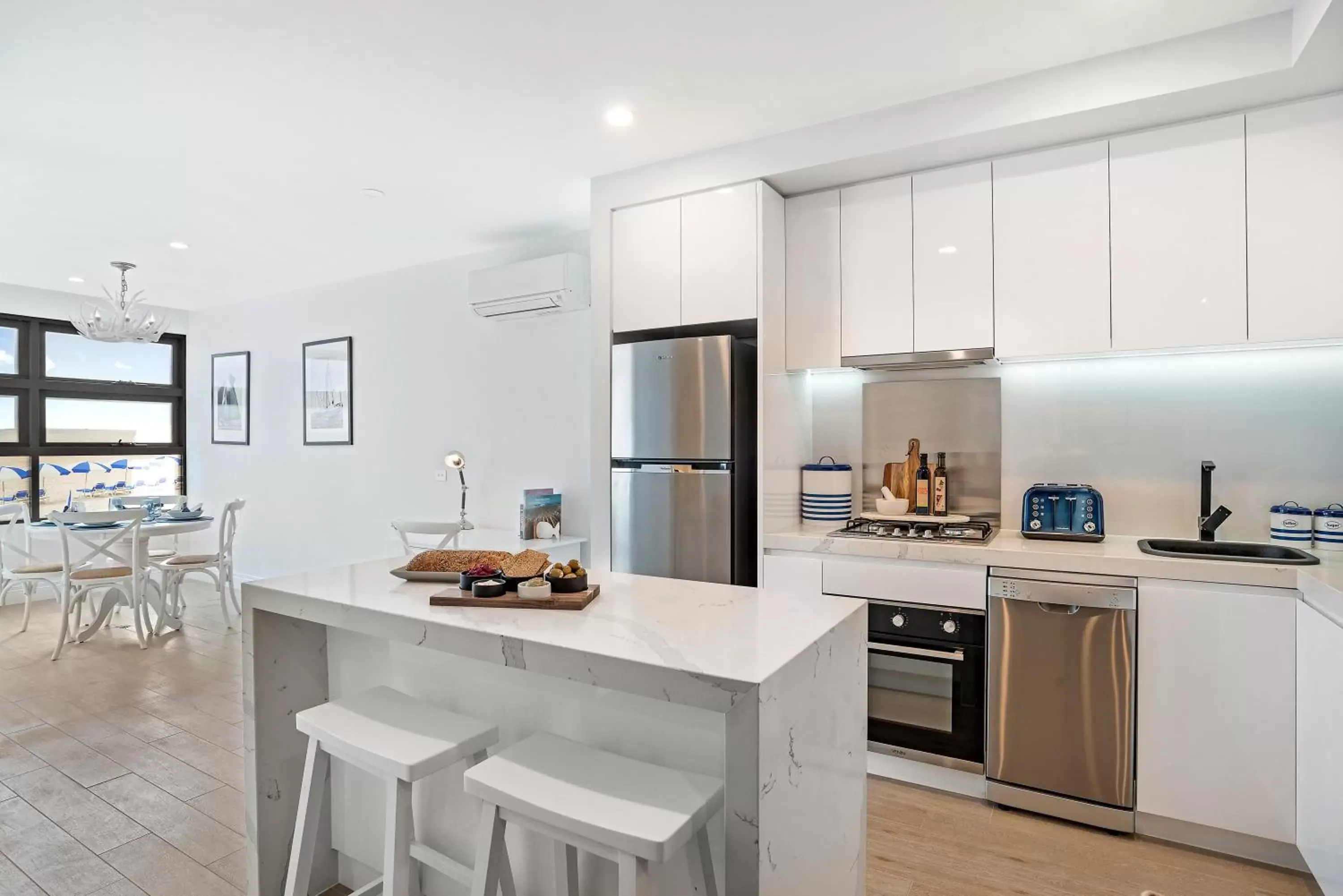 Kitchen or kitchenette, Kitchen/Kitchenette in The Hamptons Apartments - Port Melbourne
